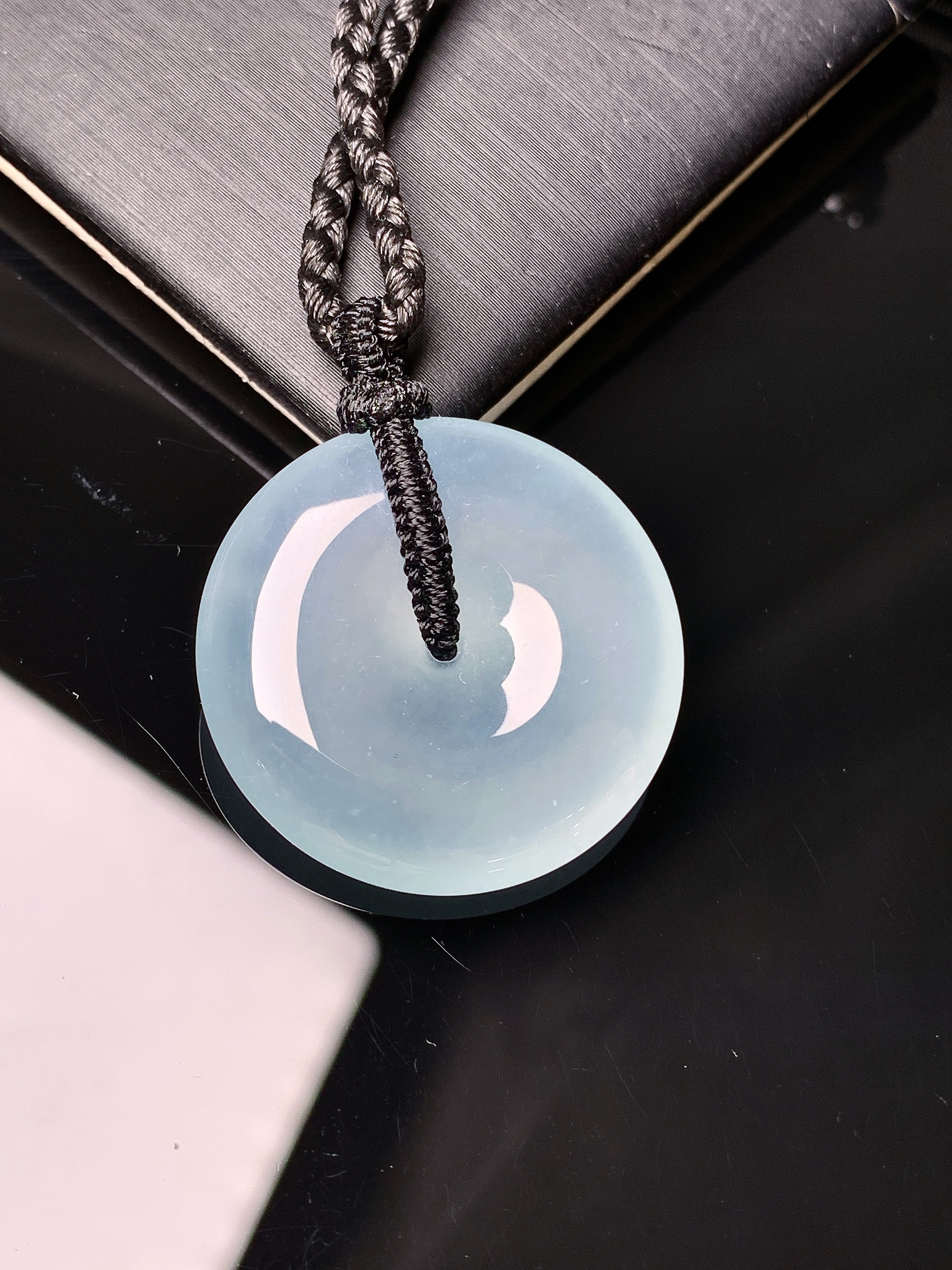 冰种平安扣吊坠 玉质细腻 色泽艳丽清新 水润亮眼 整体尺寸26.3*5.8x1