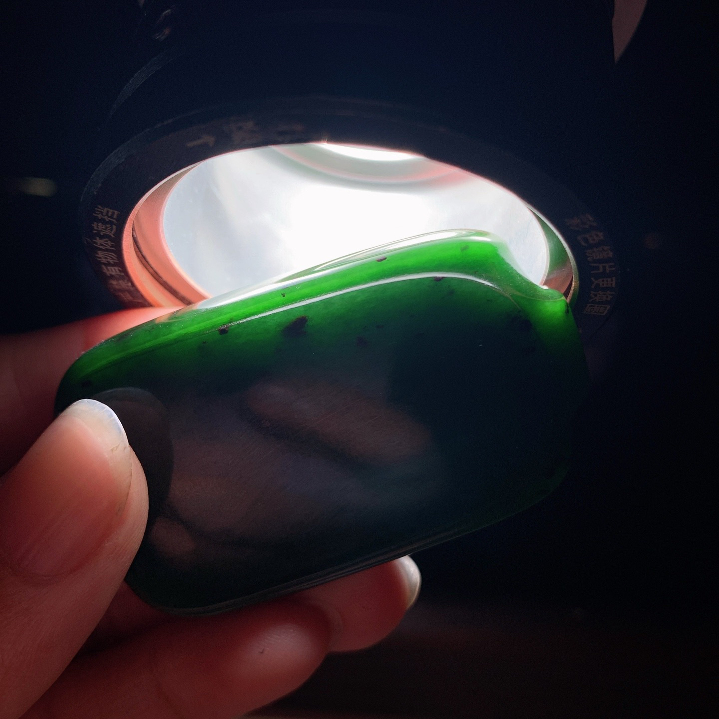 和田玉菠菜绿俄罗斯碧玉平安无事牌挂件 尺寸55/33/11重51.5克。玉质细腻油润。手推出油。佩戴高端典雅。lt260319