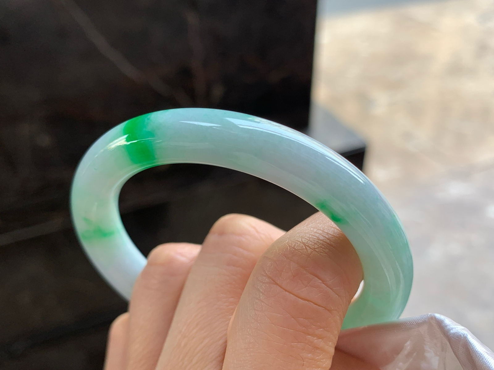 52-9.5

飘绿圆条手镯^_^色阳