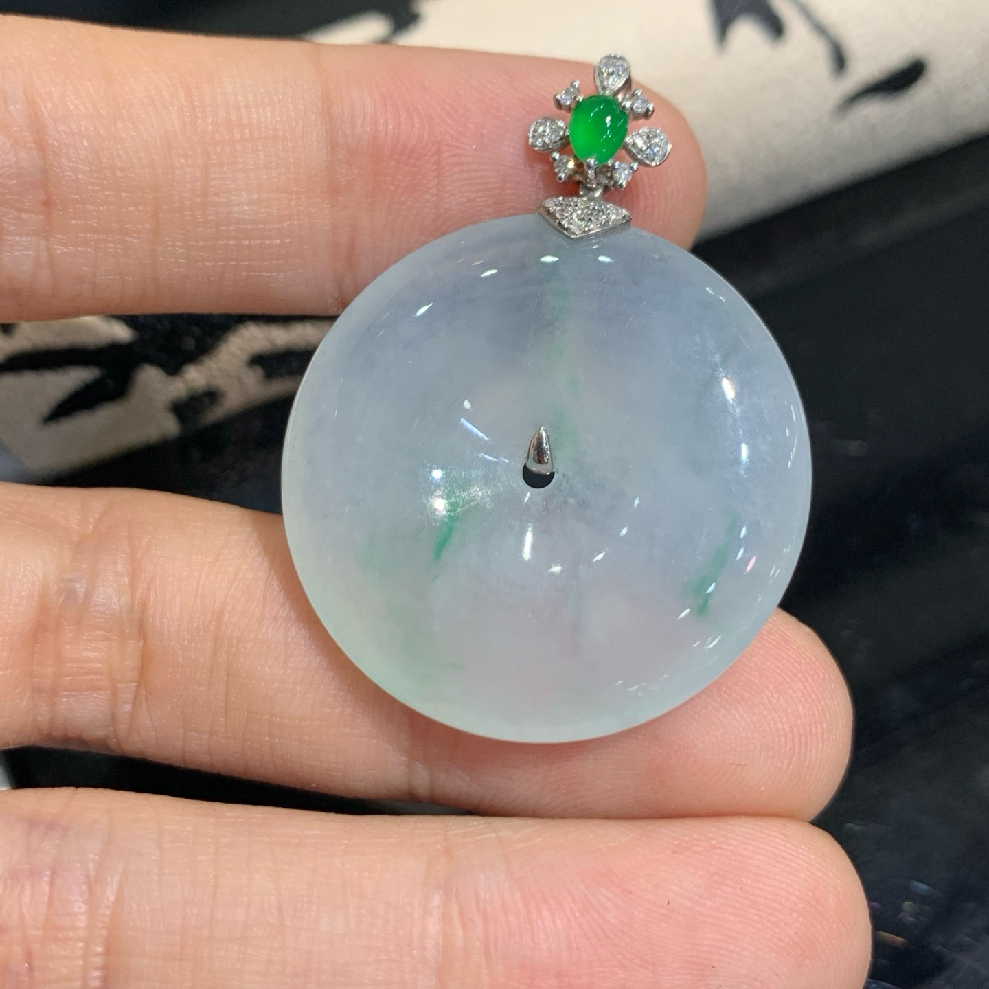 冰润飘绿平安扣吊坠 尺寸37.4-28.5-5.8毫米