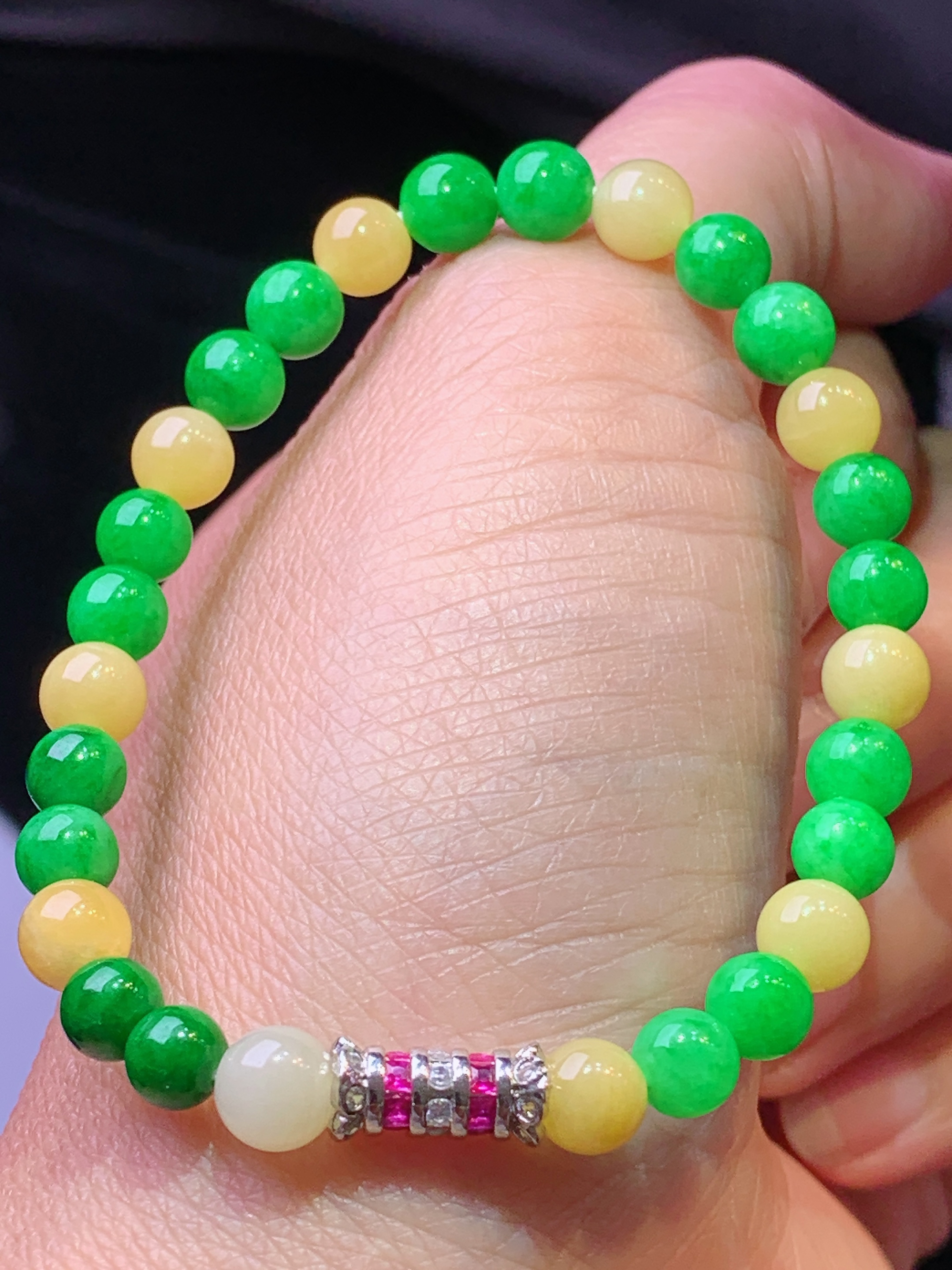 黄绿圆珠手链 玉质细腻 色泽艳丽清新 水润亮眼 整体尺寸6w1