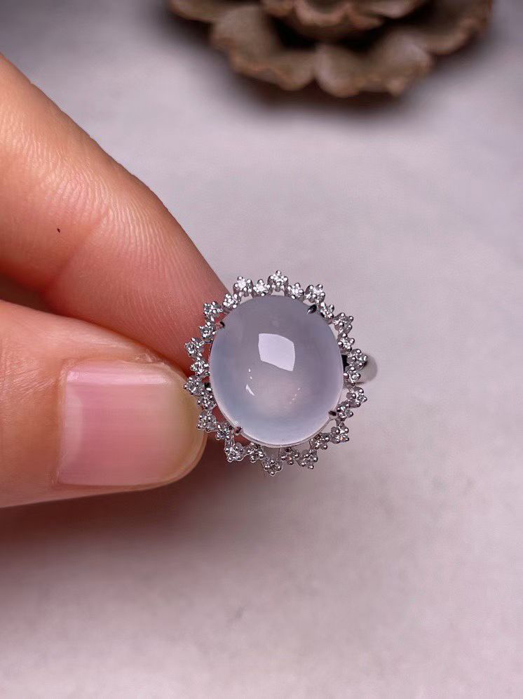 冰种蛋面戒指，真金真钻镶嵌，种水好，玉质细腻 .裸石尺寸 11.5*10.0