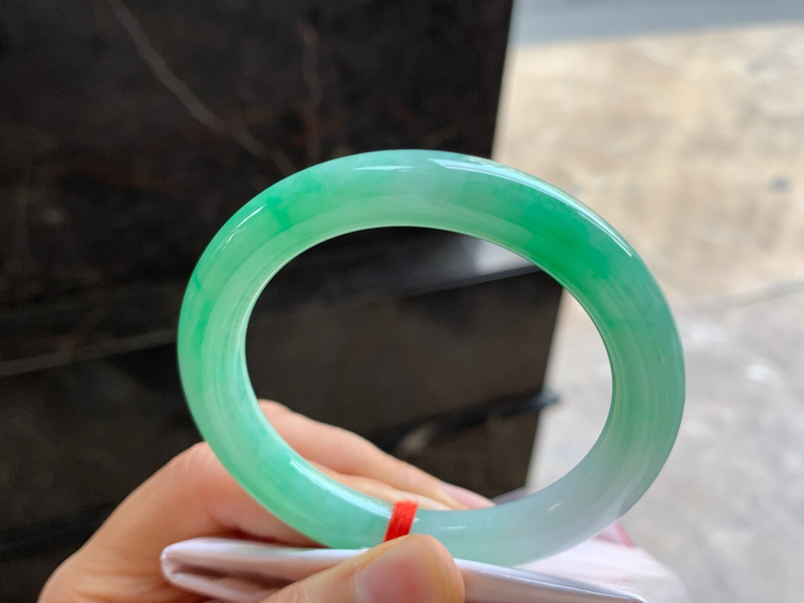 52.5-9.5

阳绿色圆条手镯^_^色阳