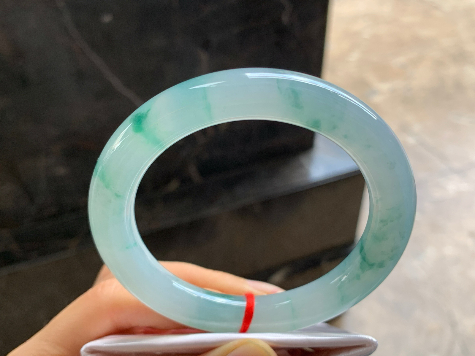 59-10.8

飘花圆条手镯^_^玉质温润