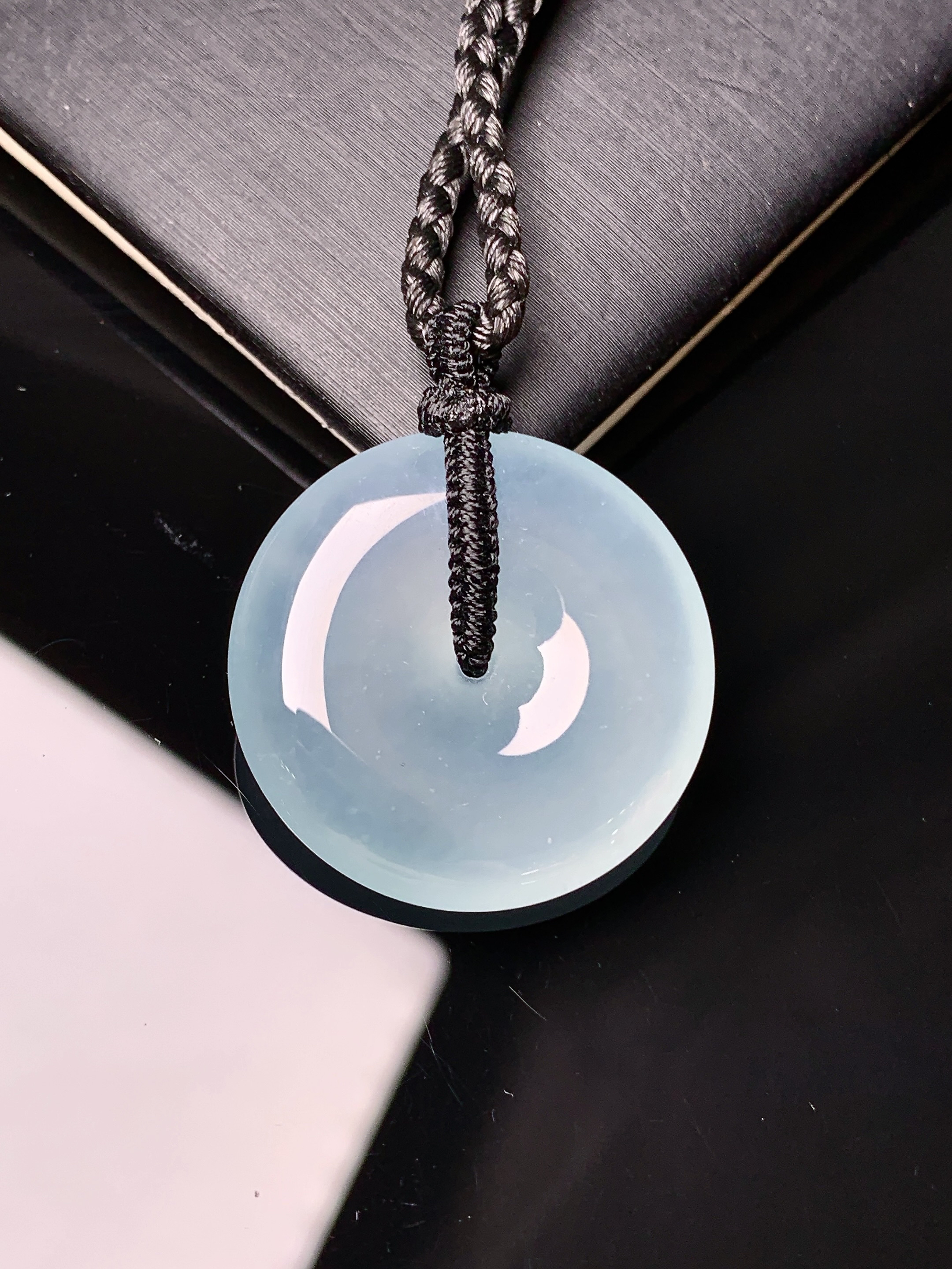 冰种平安扣吊坠 玉质细腻 色泽艳丽清新 水润亮眼 整体尺寸26.3*5.8x1