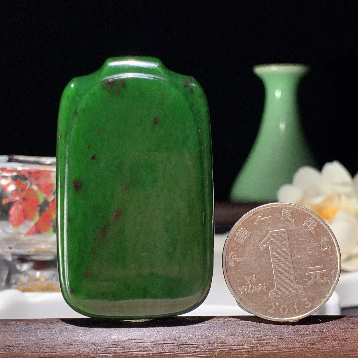 和田玉菠菜绿俄罗斯碧玉平安无事牌挂件 尺寸55/33/11重51.5克。玉质细腻油润。手推出油。佩戴高端典雅。lt260319