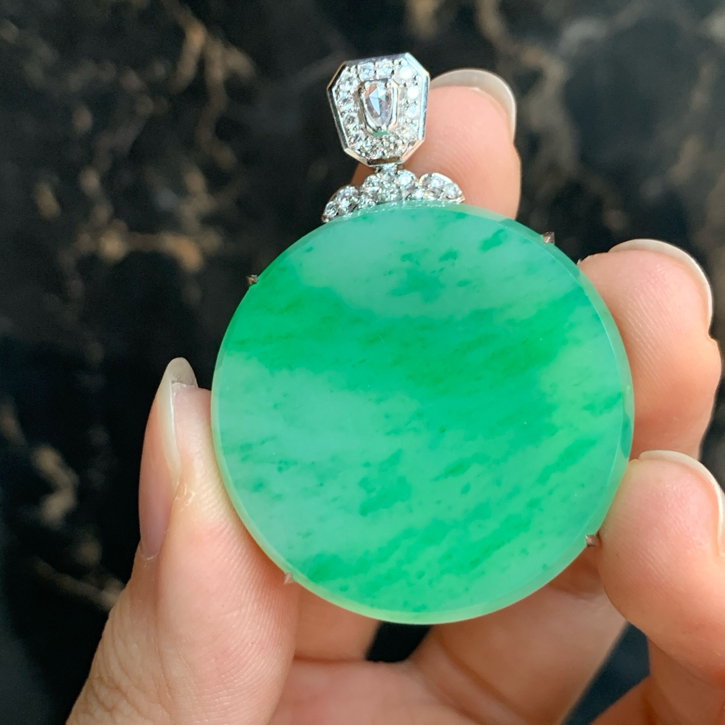 冰糯种带色圆牌吊坠 尺寸43.7-32-7毫米