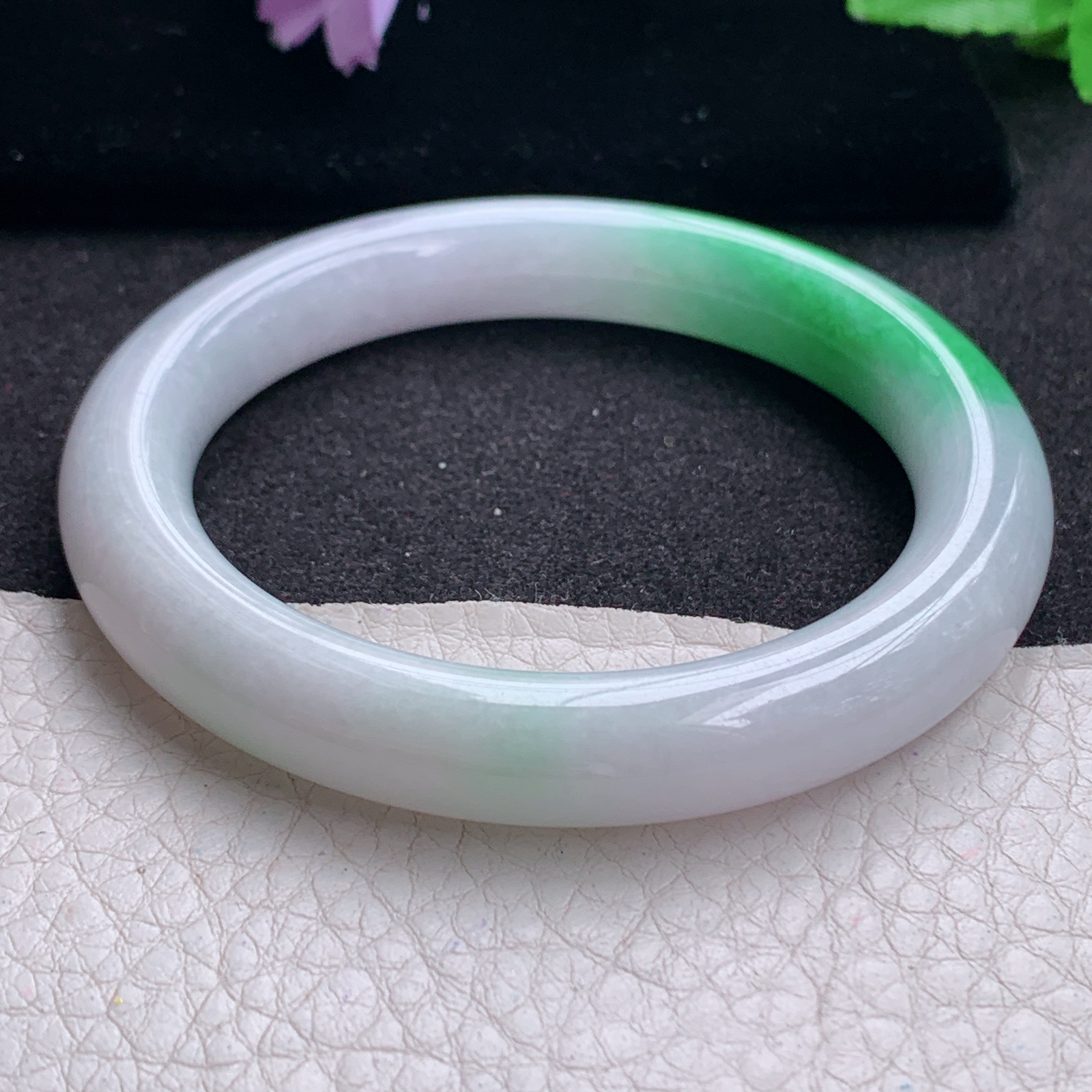 xc实拍53.5*9.8美人镯 天然缅甸翡翠A货手镯白底青圆条玉手环