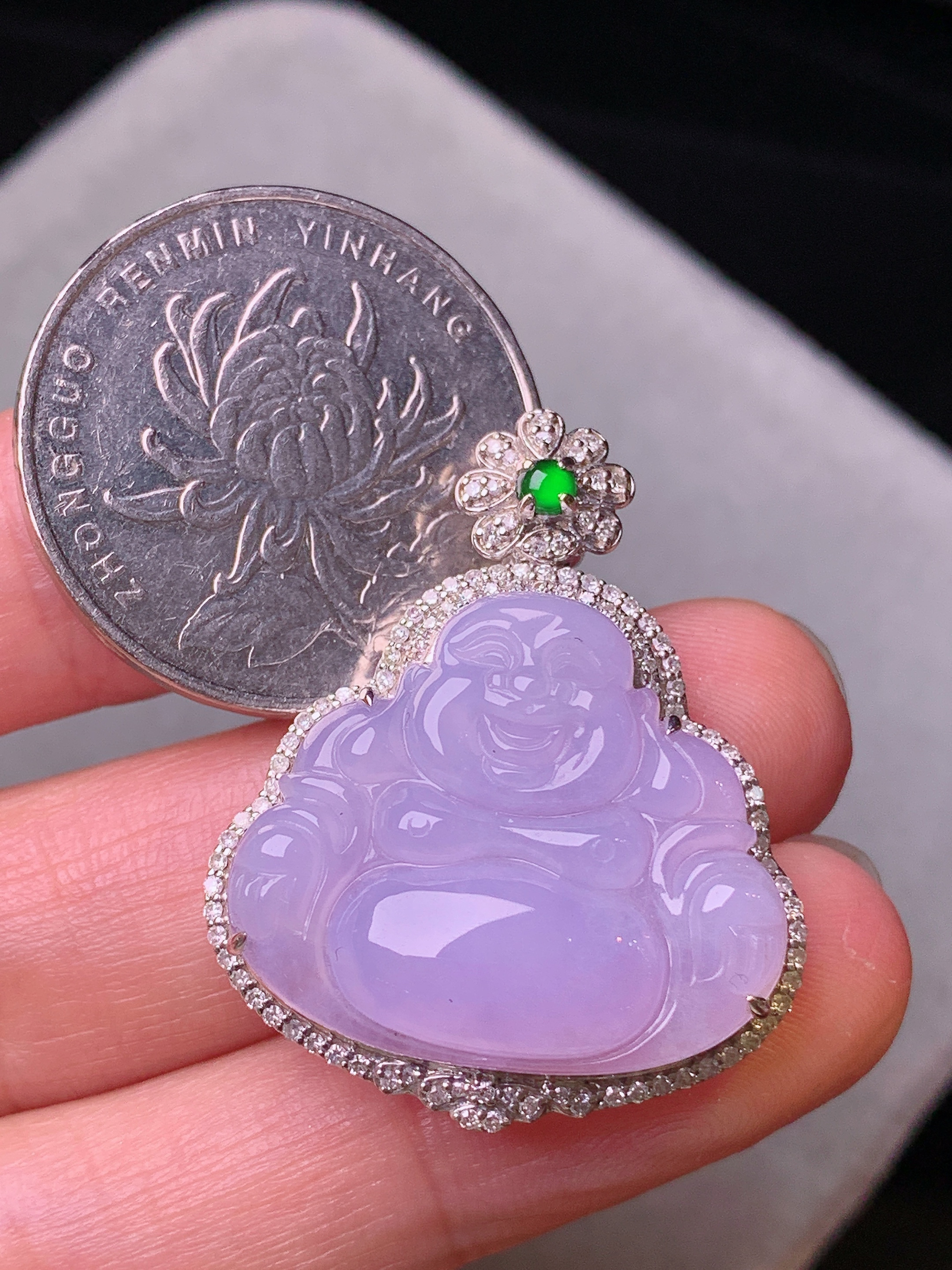18k金钻镶嵌紫罗兰佛公吊坠 玉质细腻 色泽艳丽清新 水润亮眼 整体尺寸32.5*26.2*9y4