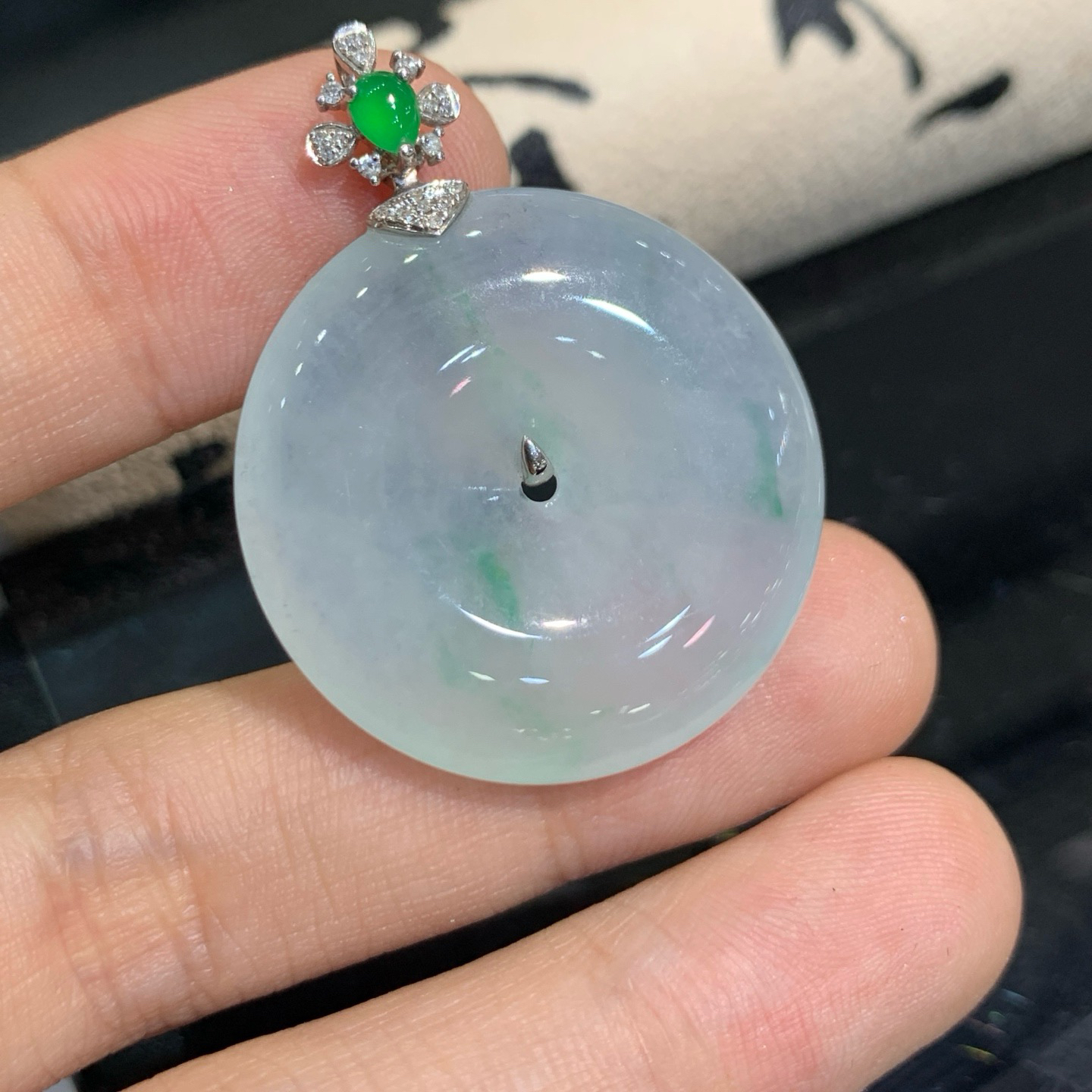 冰润飘绿平安扣吊坠 尺寸37.4-28.5-5.8毫米