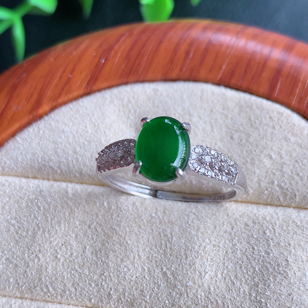 冰润满绿精美环形翡翠戒指  玉质细腻  冰清玉润  飘花灵动  颜色漂亮  W502.18   内径