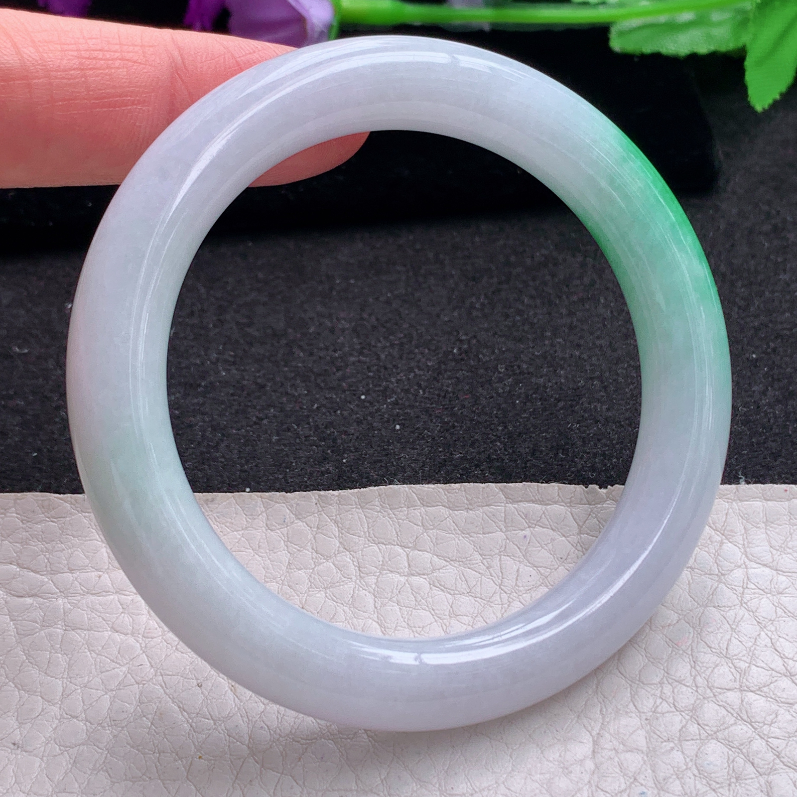 xc实拍53.5*9.8美人镯 天然缅甸翡翠A货手镯白底青圆条玉手环