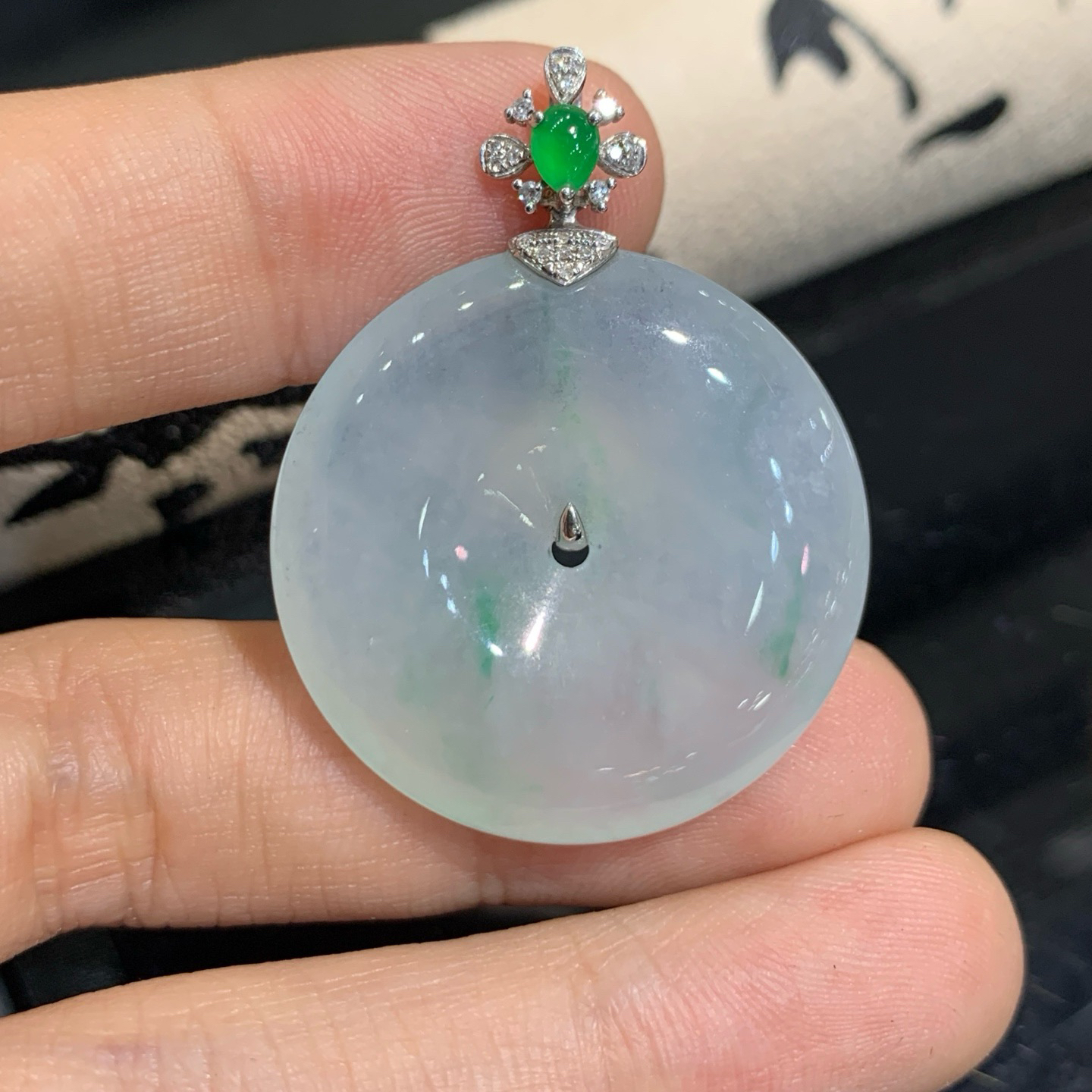 冰润飘绿平安扣吊坠 尺寸37.4-28.5-5.8毫米