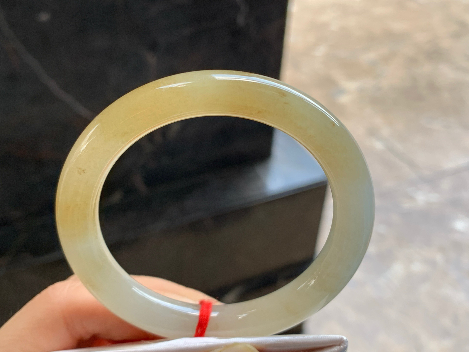 55.5-9.8

黄翡圆条手镯^_^鲜艳