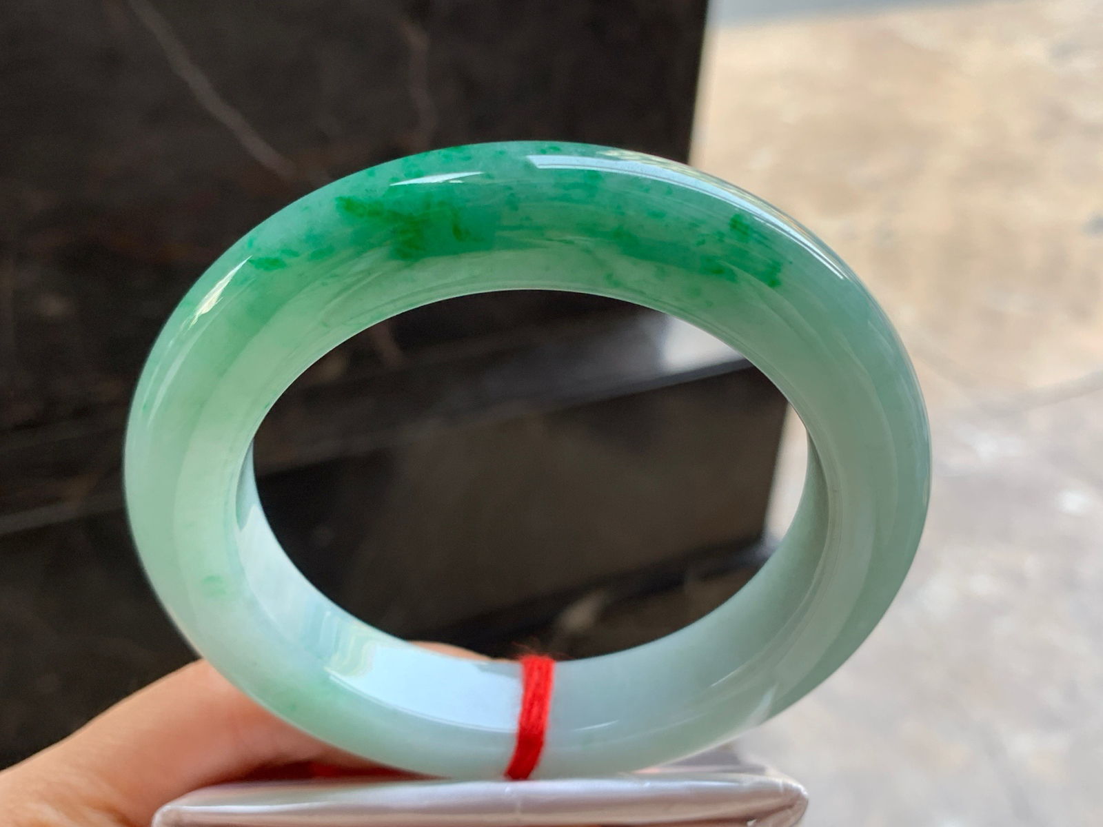 62-12.8-11.8

带色大圈手镯^_^鲜艳