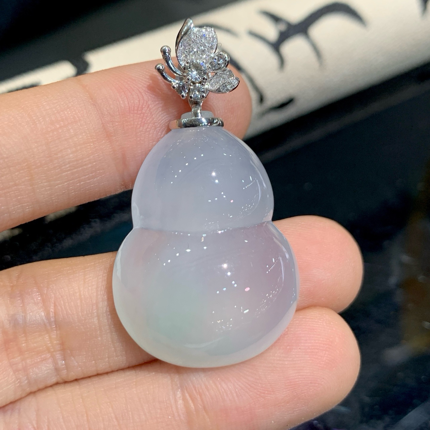 冰润葫芦吊坠 尺寸41.2-22.5-9.2毫米