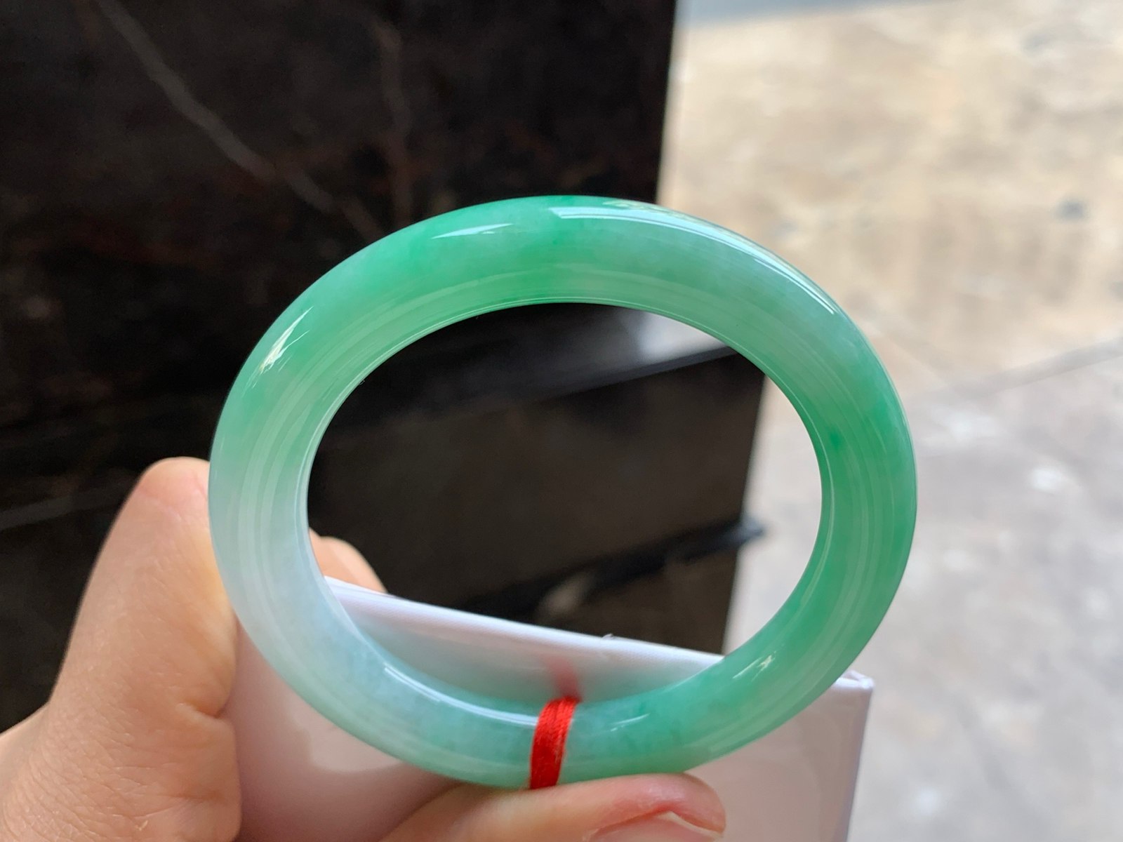 52.5-9.5

阳绿色圆条手镯^_^色阳