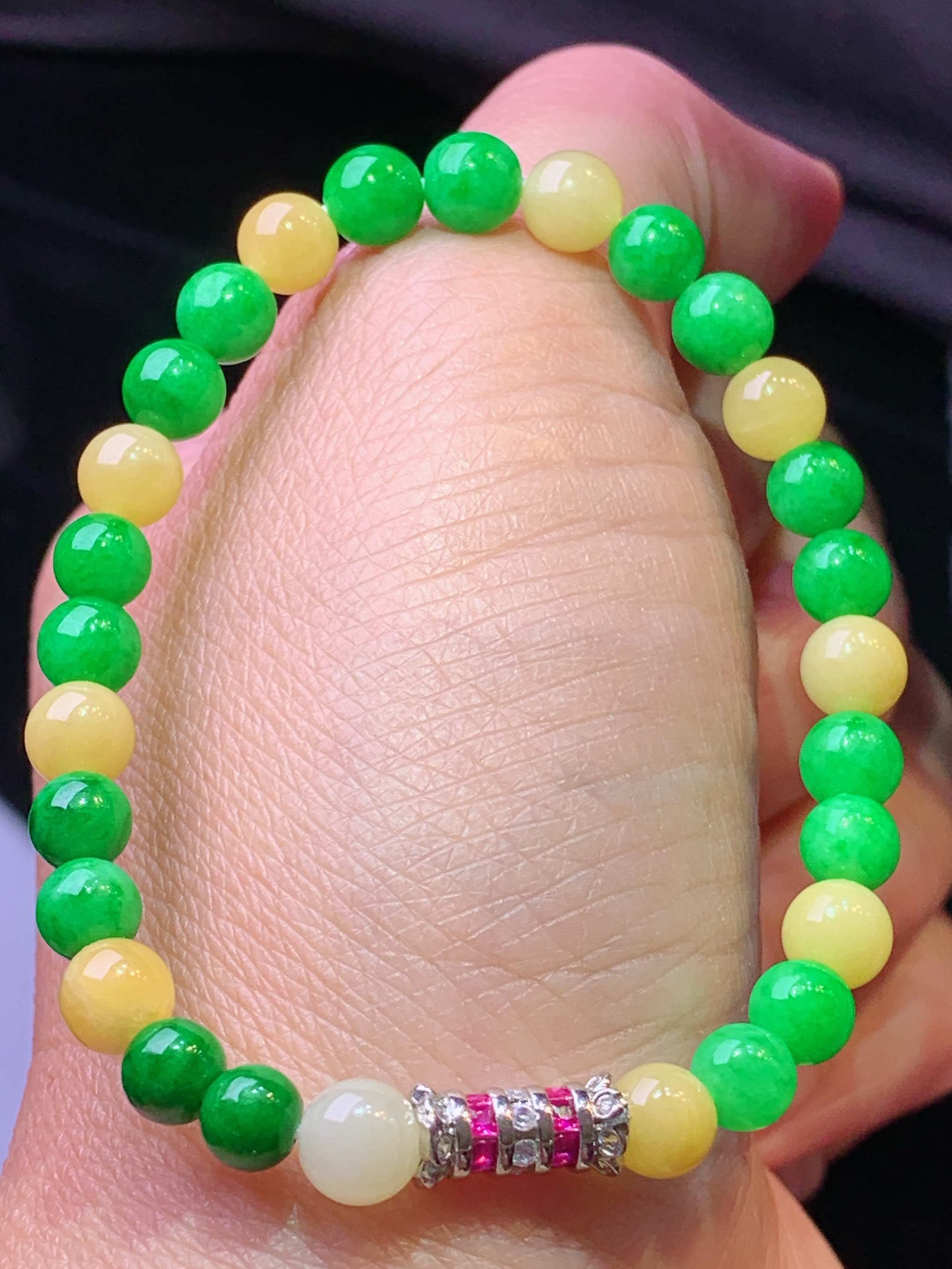 黄绿圆珠手链 玉质细腻 色泽艳丽清新 水润亮眼 整体尺寸6w1