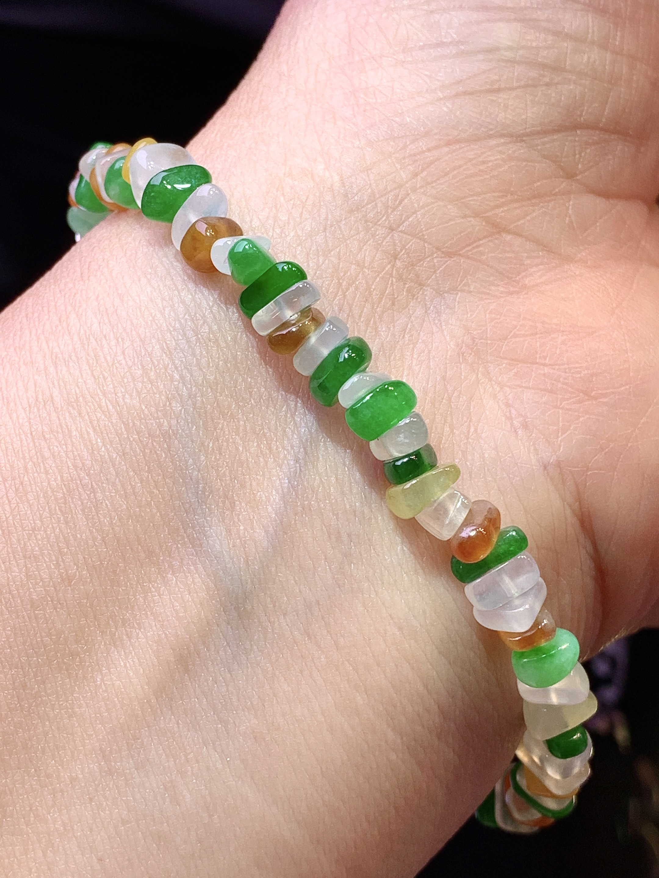 三色随形手链 玉质细腻 色泽艳丽清新 水润亮眼 整体尺寸5.2*4.5*2.6w1