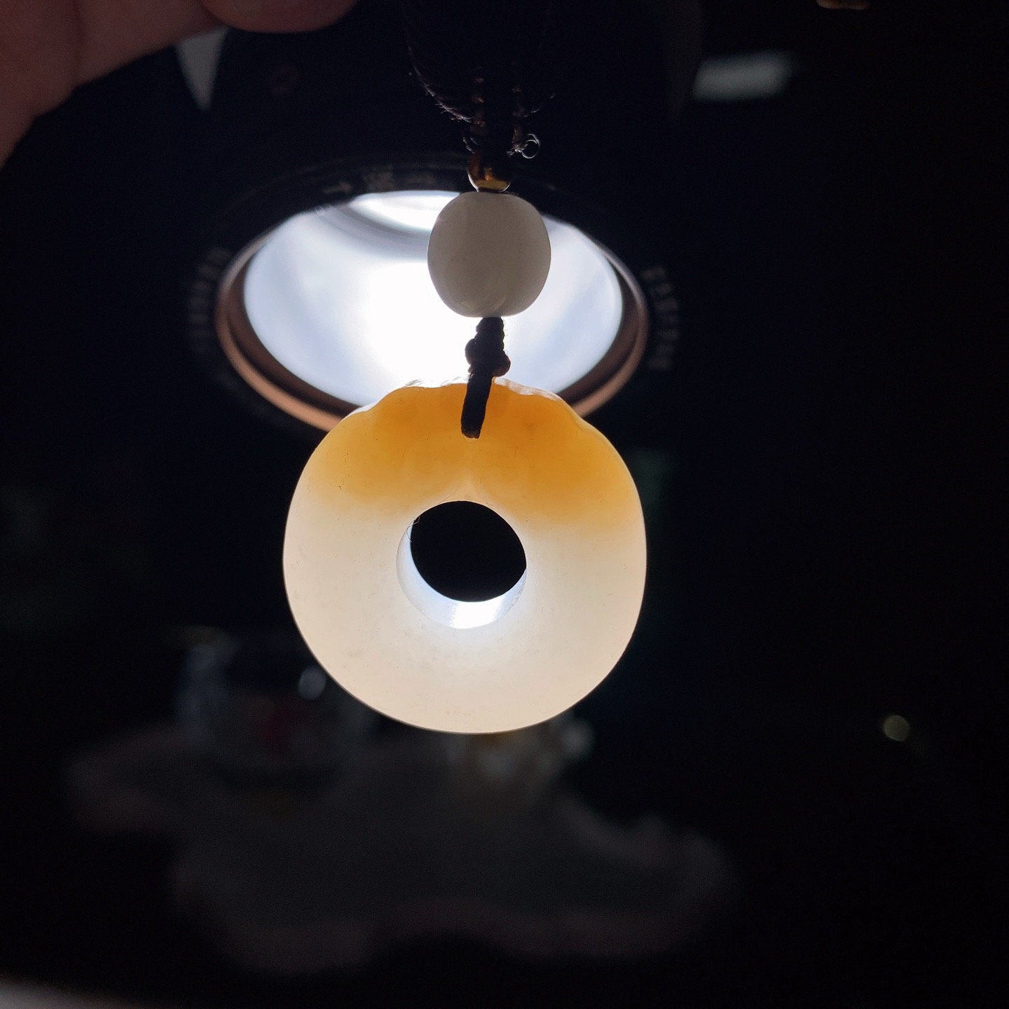 新疆和田玉白玉且末糖双龙守护挂件 尺寸27/10重15克。玉质细腻油润。手推出油。佩戴高端典雅。lt260319