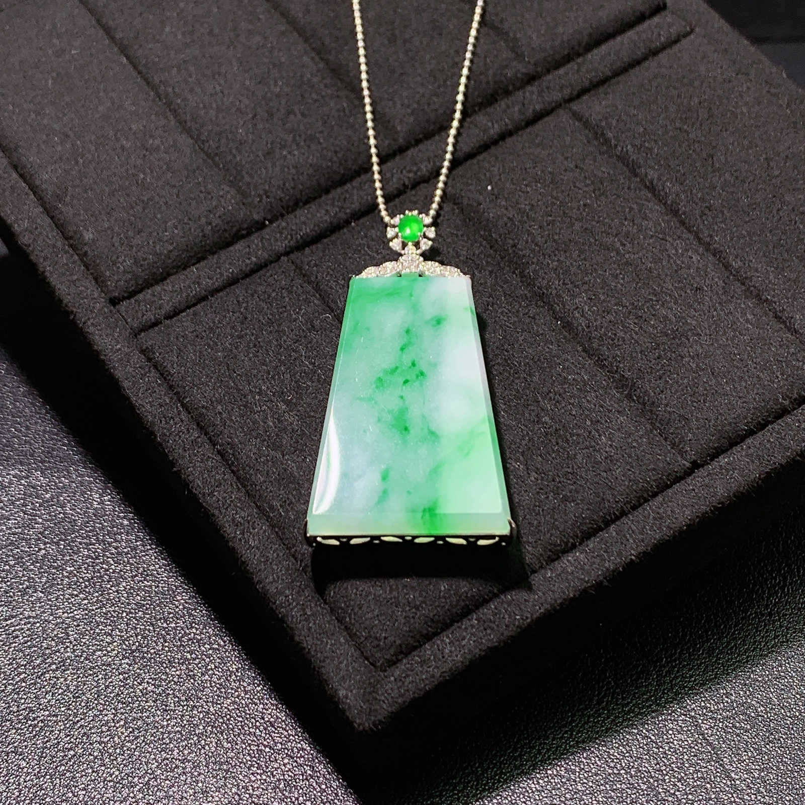 糯种带色无事牌吊坠 尺寸50.5-26.6-8.1毫米