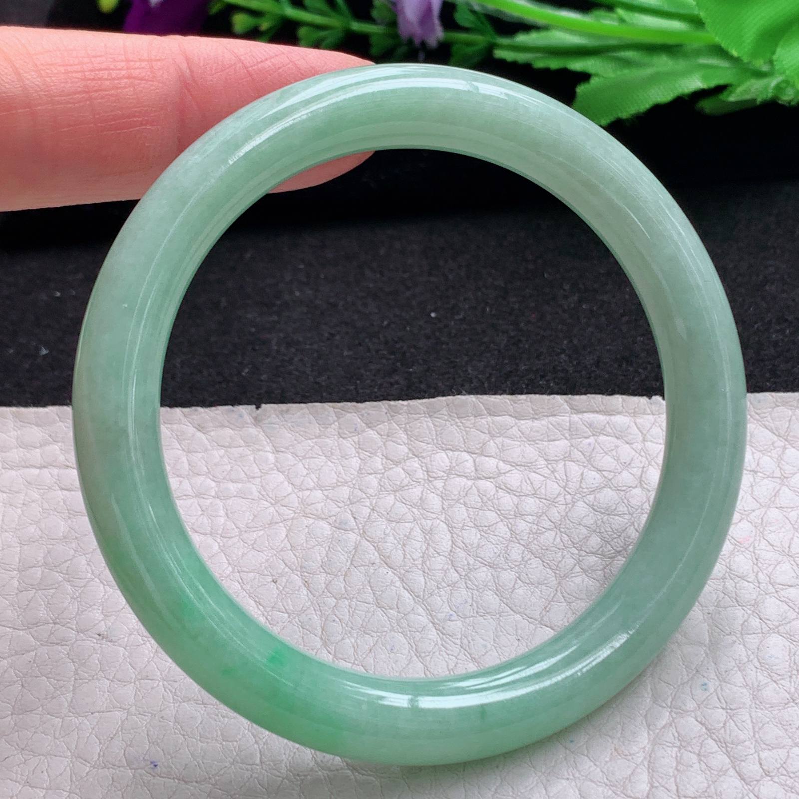 n实拍54*8.4美人镯 天然缅甸翡翠A货手镯细润满绿正圈圆条玉手环