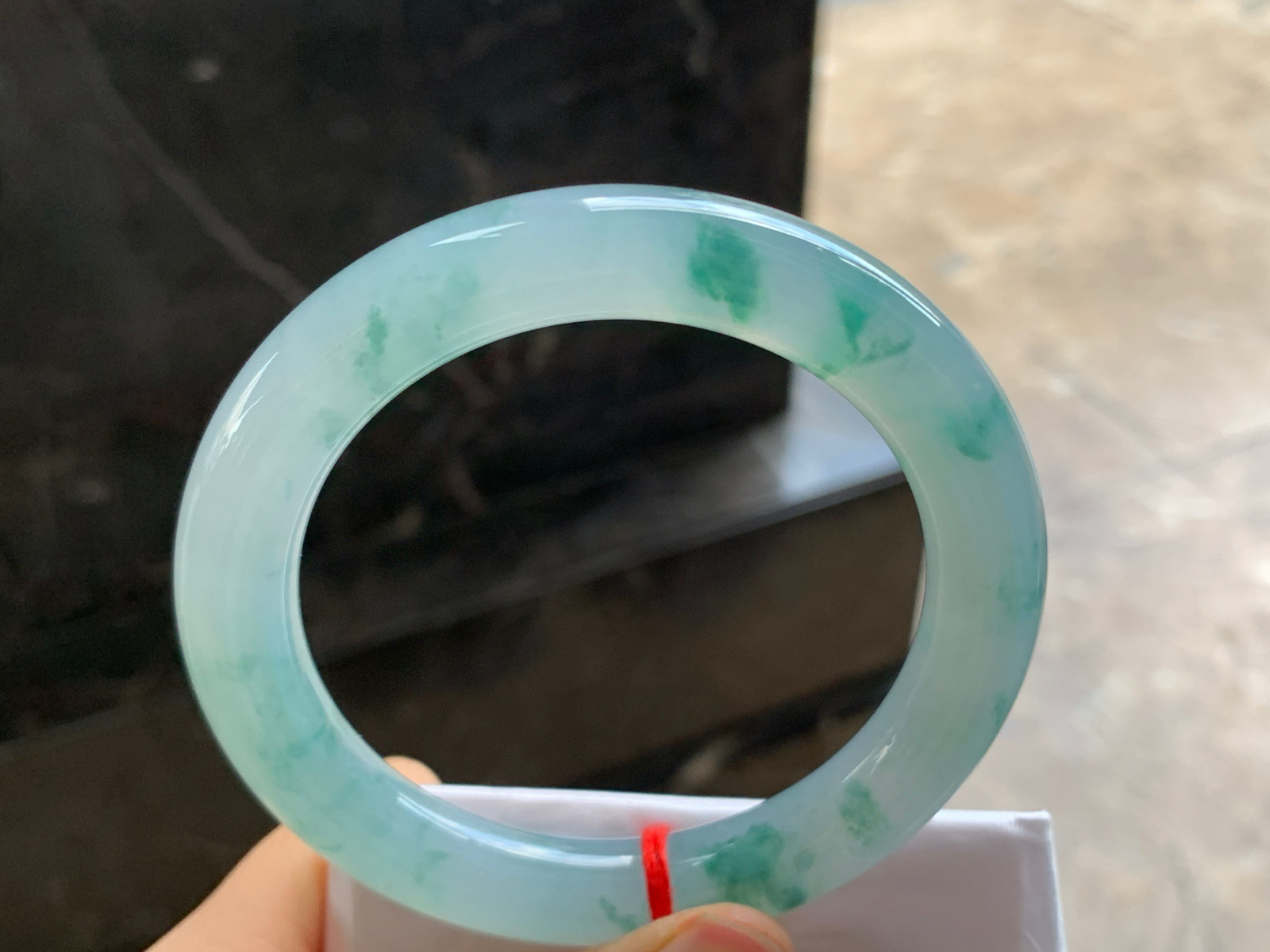 59-10.8

飘花圆条手镯^_^玉质温润