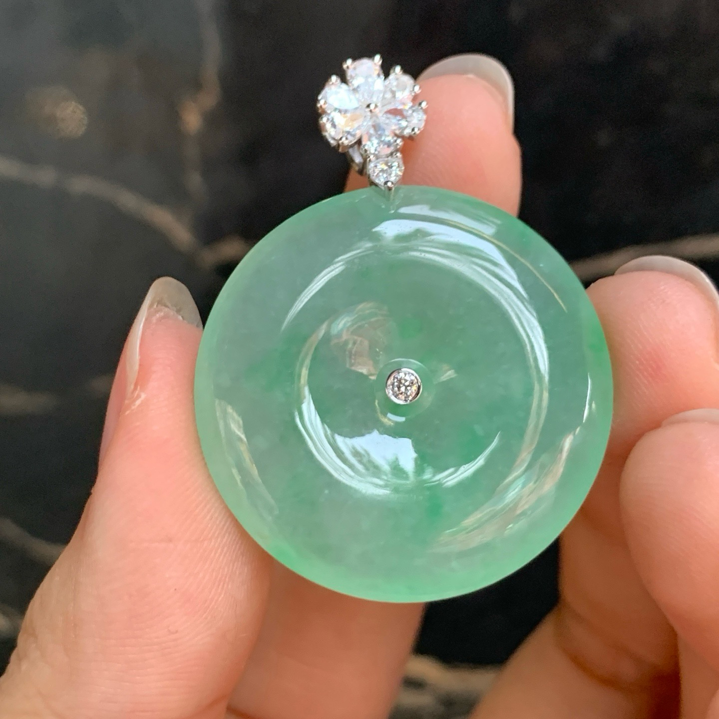 冰晴绿平安扣吊坠 尺寸39-29.3-5.4毫米