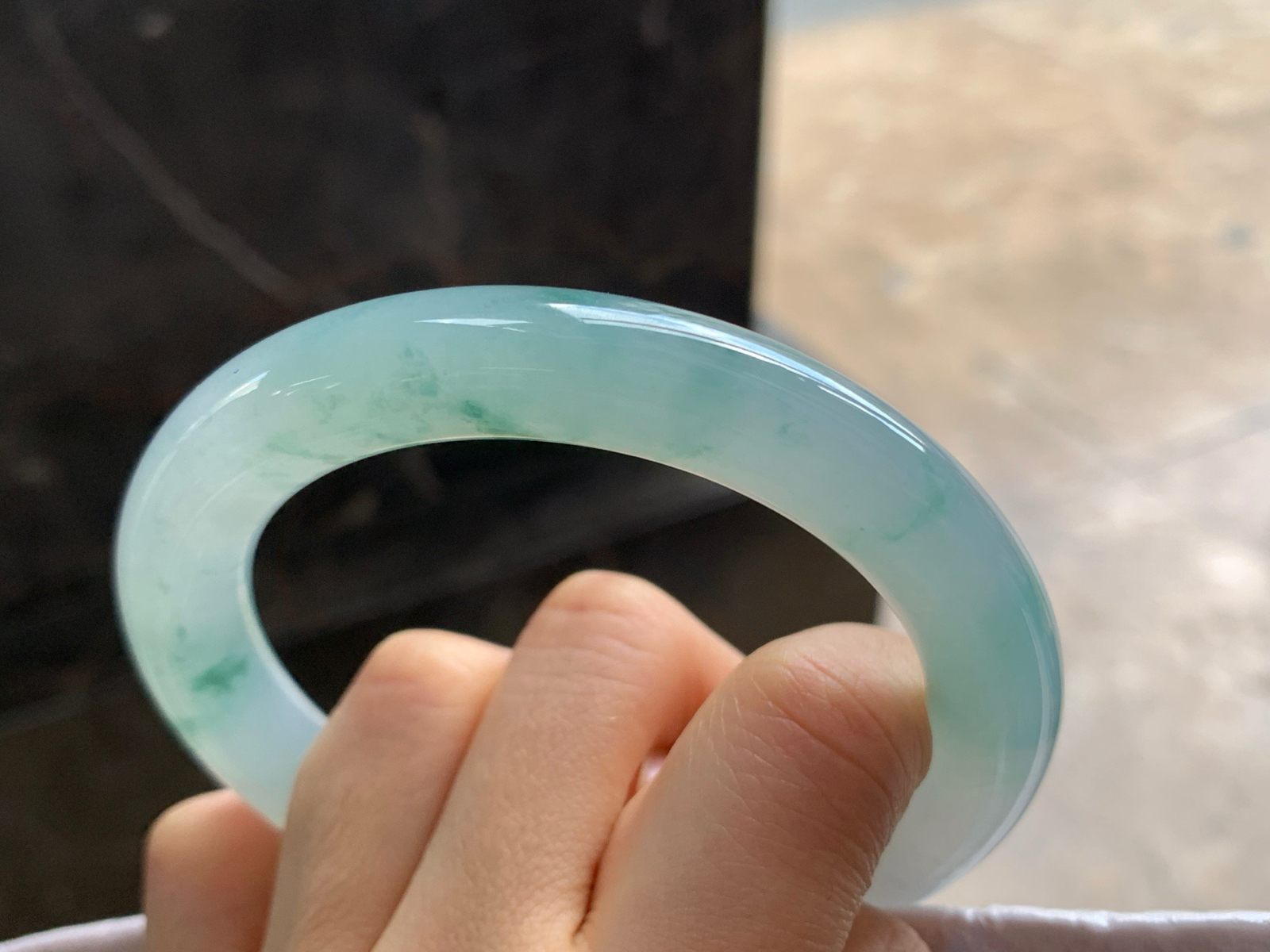 59-10.8

飘花圆条手镯^_^玉质温润