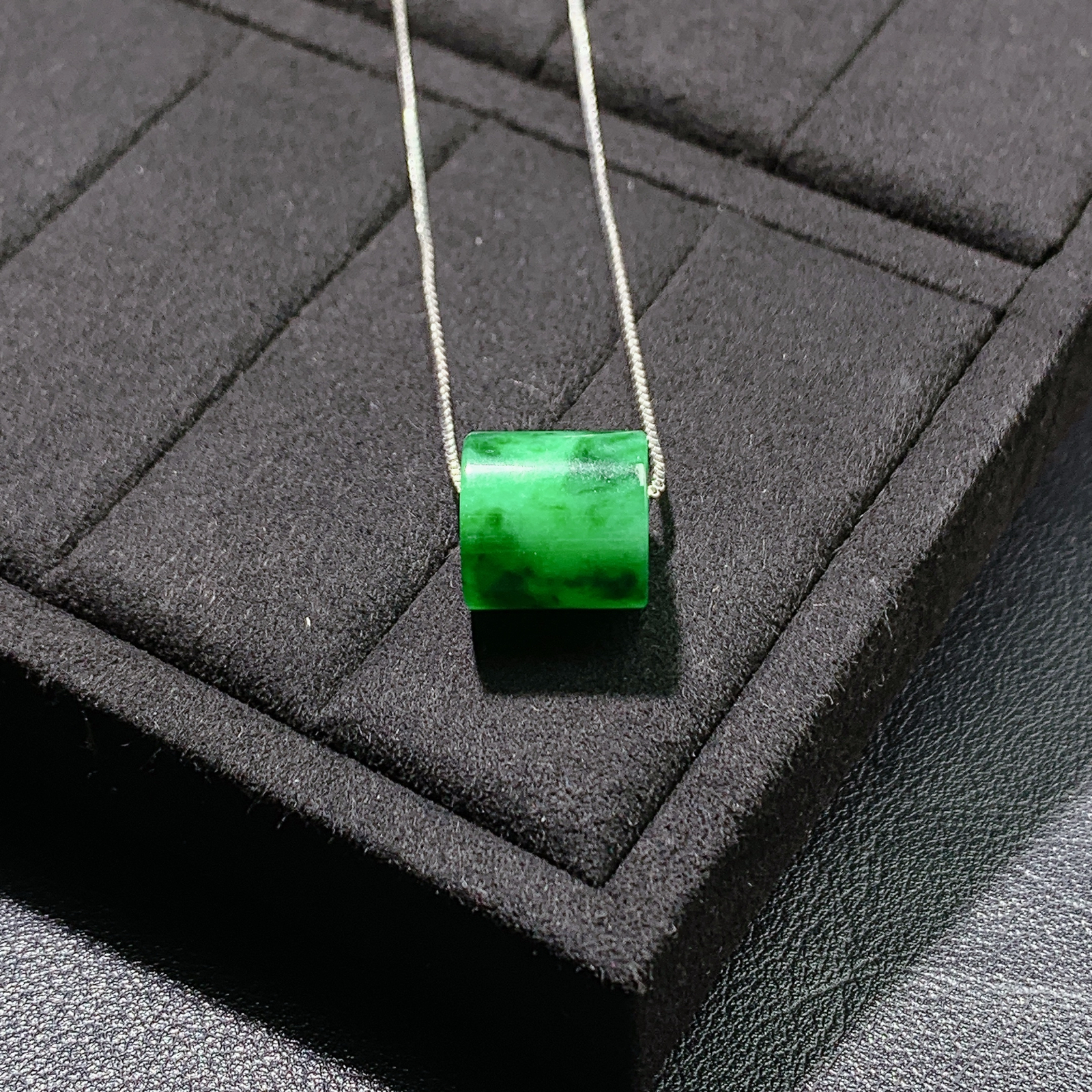 带色路路通吊坠 尺寸12.7-12.5-2毫米