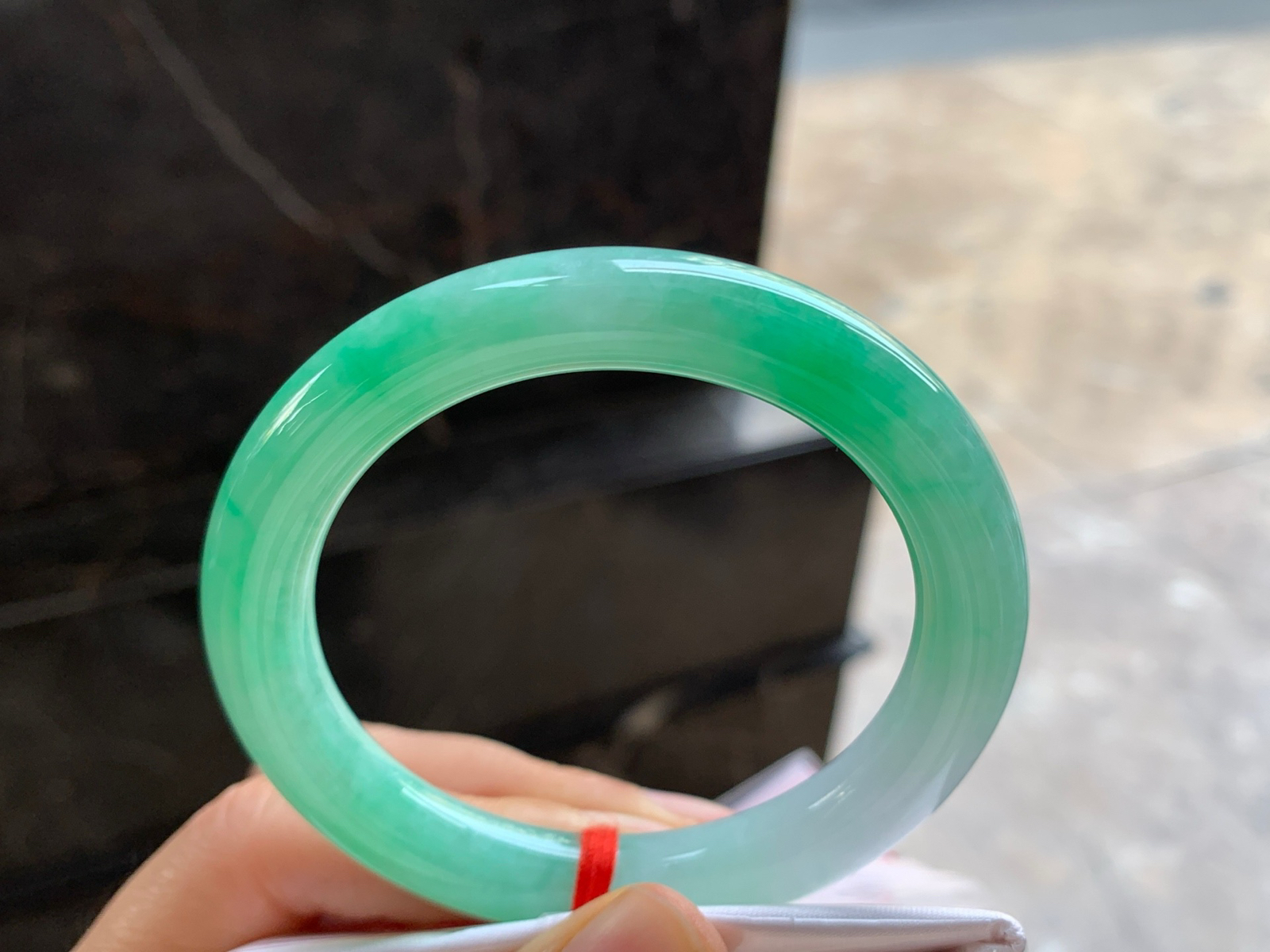 52.5-9.5

阳绿色圆条手镯^_^色阳