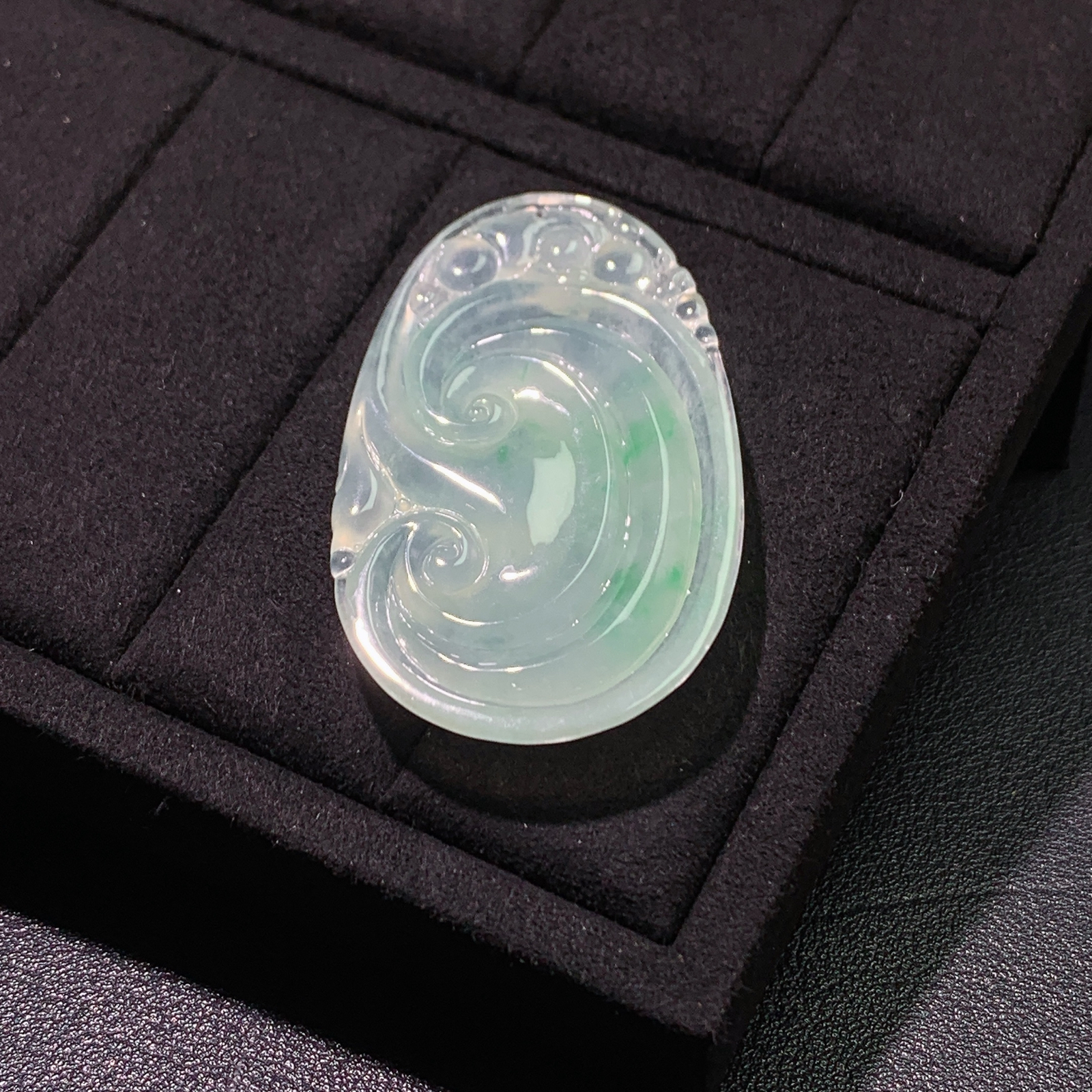 冰种飘绿事事如意吊坠 尺寸51.6-32.5-6.5毫米