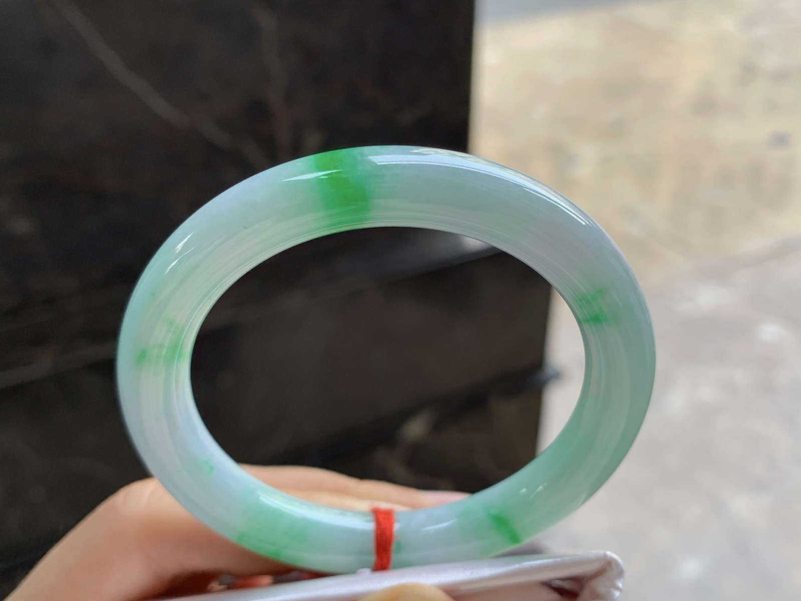 52-9.5

飘绿圆条手镯^_^色阳