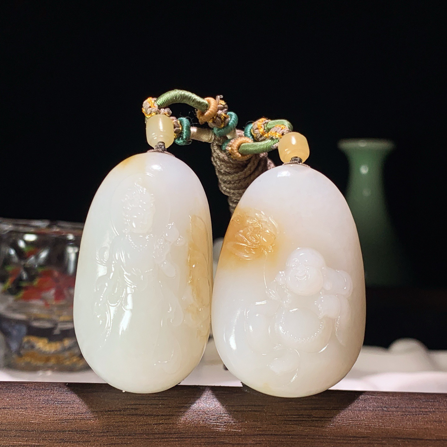 新疆和田玉白玉且末糖观音佛挂件 尺寸46/26/15重68.5克。玉质细腻油润。手推出油。佩戴高端典