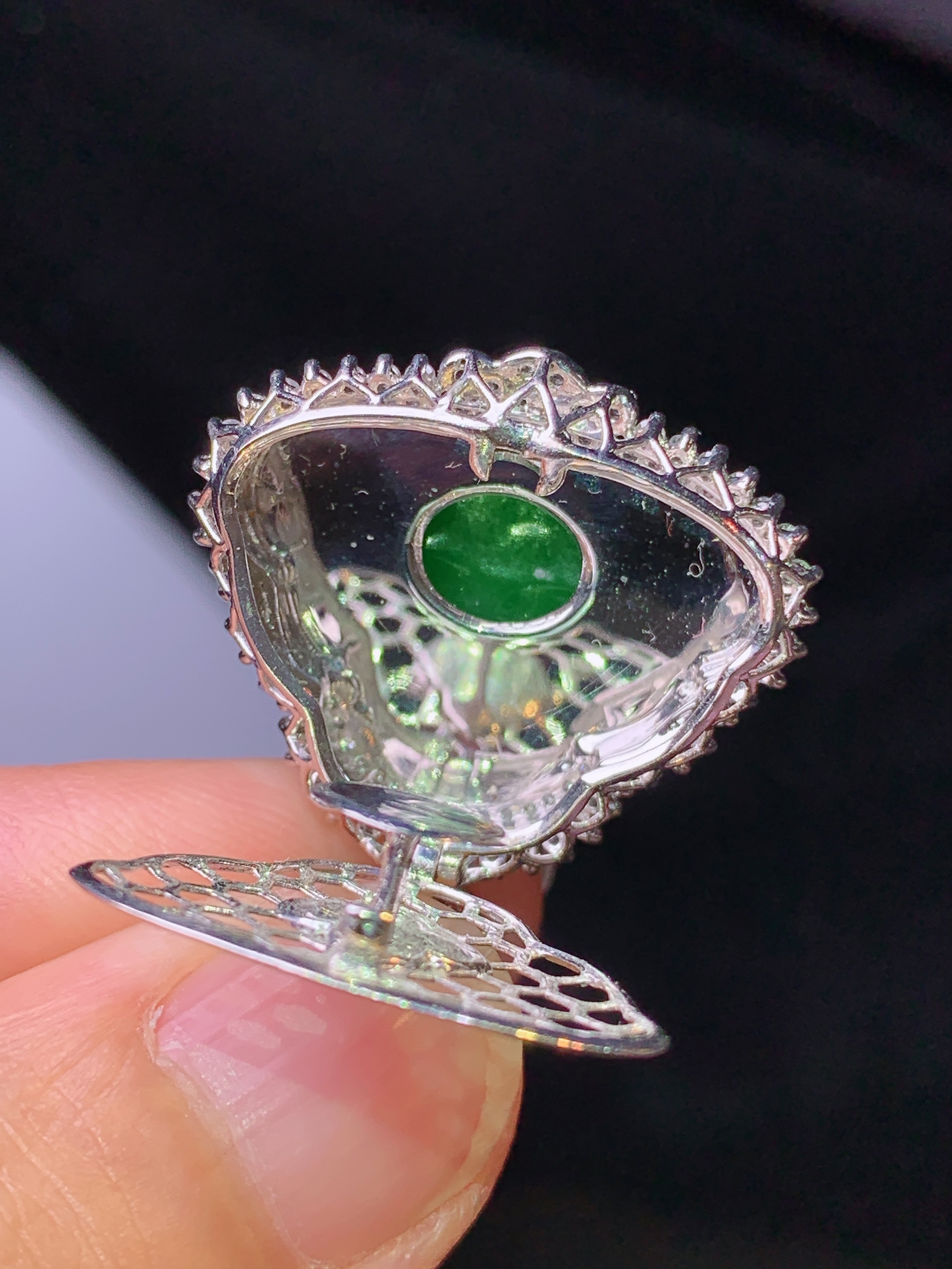 18k金钻镶嵌满绿佛公吊坠 玉质细腻 色泽艳丽清新 水润亮眼 整体尺寸27.8*23.8*8.8y4