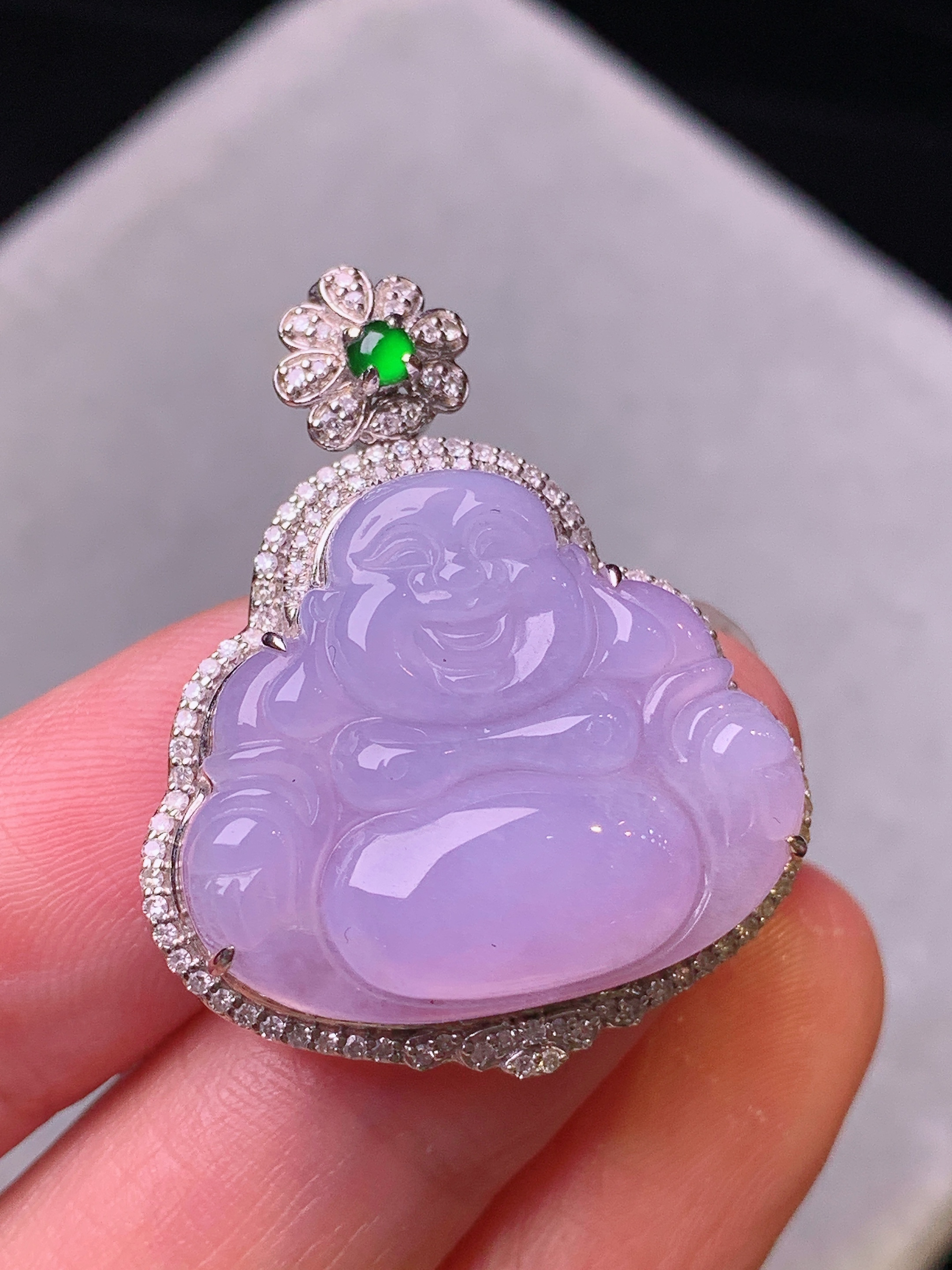 18k金钻镶嵌紫罗兰佛公吊坠 玉质细腻 色泽艳丽清新 水润亮眼 整体尺寸32.5*26.2*9y4