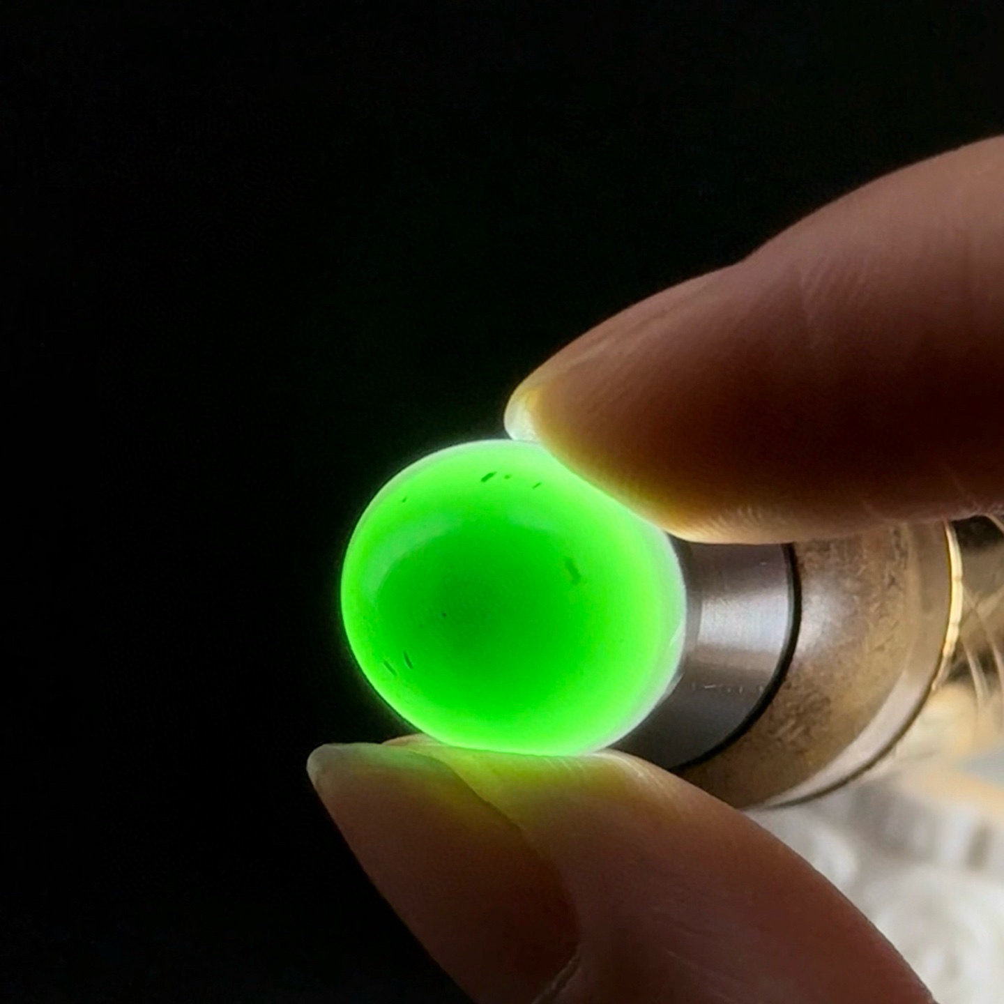 精品墨翠蛋面裸石 戒面 种好色正 黑度极好 打灯通透饱满大气 尺寸15.6