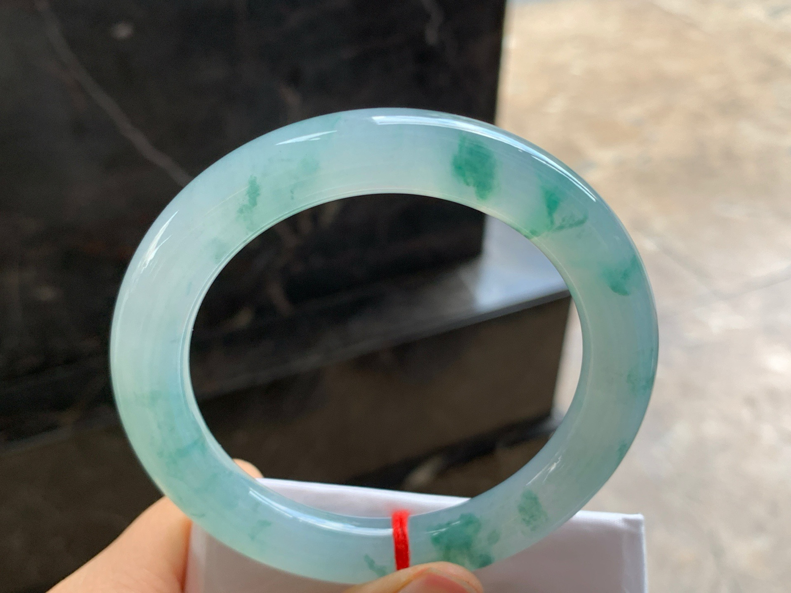 59-10.8

飘花圆条手镯^_^玉质温润