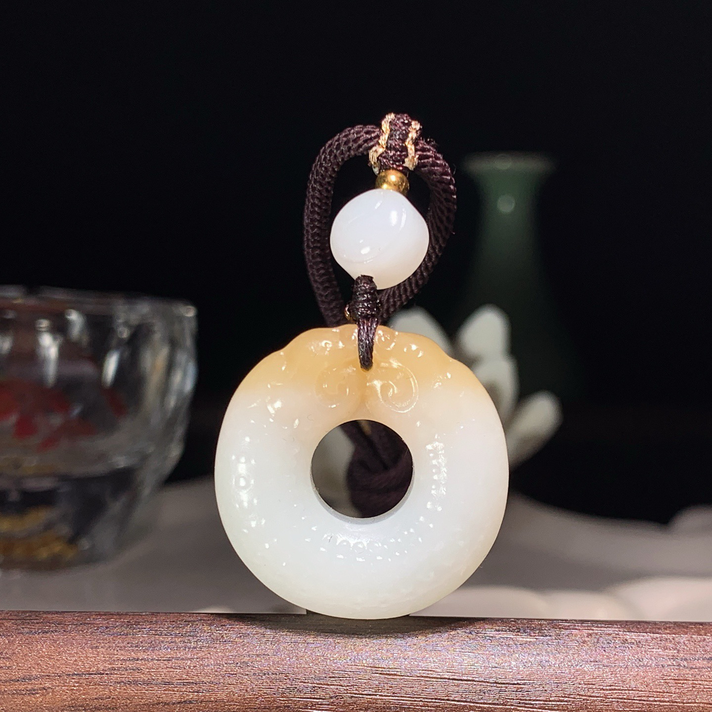 新疆和田玉白玉且末糖双龙守护挂件 尺寸27/10重15克。玉质细腻油润。手推出油。佩戴高端典雅。lt260319