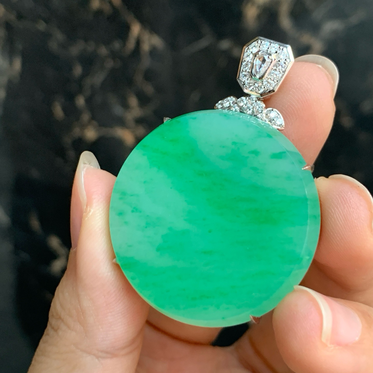 冰糯种带色圆牌吊坠 尺寸43.7-32-7毫米