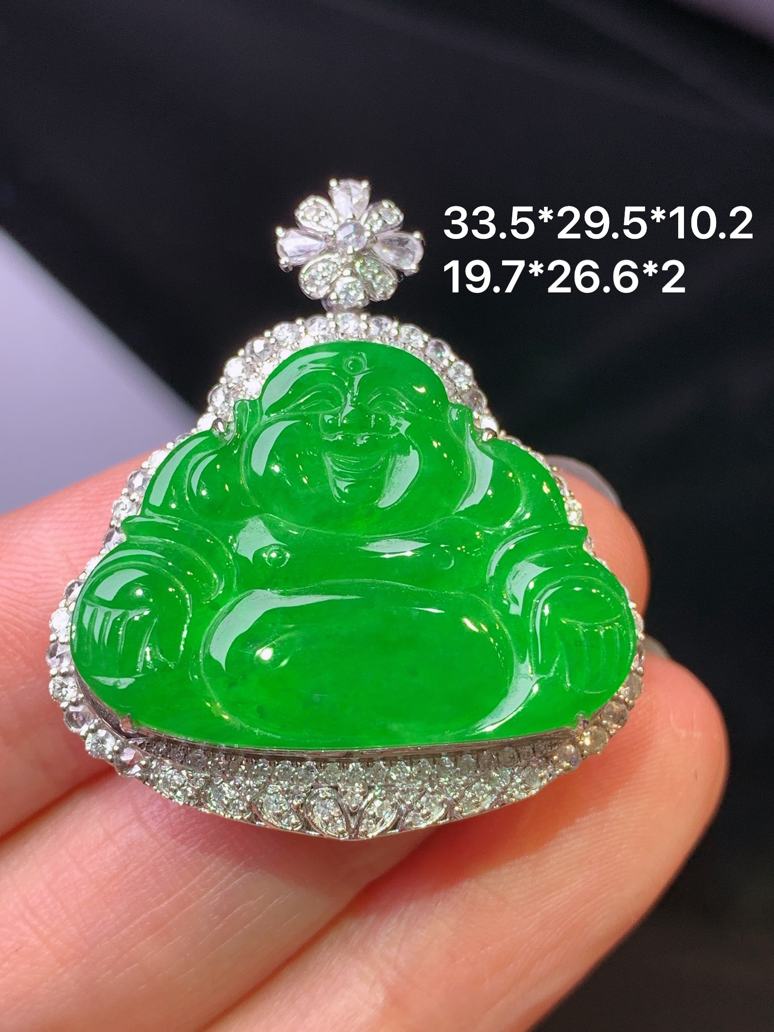 18k金钻镶嵌满绿佛公吊坠 玉质细腻 色泽艳丽清新 水润亮眼 整体尺寸33.5*29.5*10.2g1