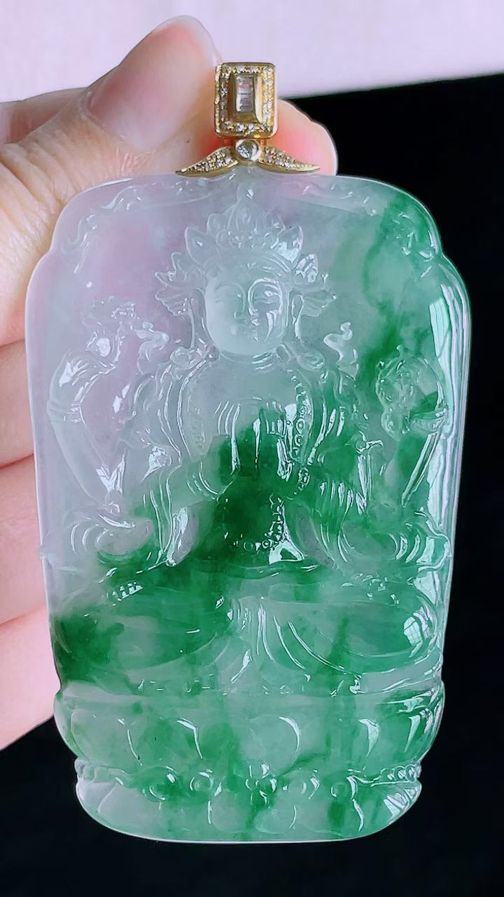 【翡翠名称】18K金扣镶高冰飘花观音吊坠挂件
【翡翠尺寸】裸石66/43.8/6.3mm
【翡翠描述】宝贝种老水足，玉质细腻，色泽靓丽，性价比高，佩戴效果好！
【其它赠送】权威证书/精美挂绳盒子/支持全国复检