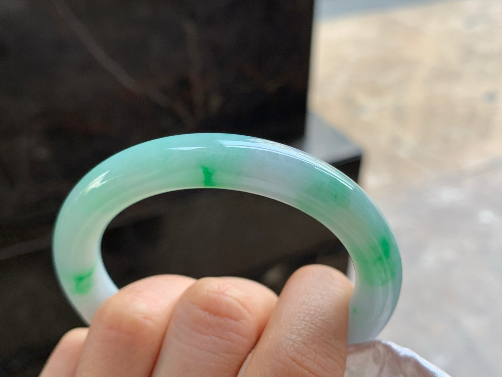 52-9.5

飘绿圆条手镯^_^色阳