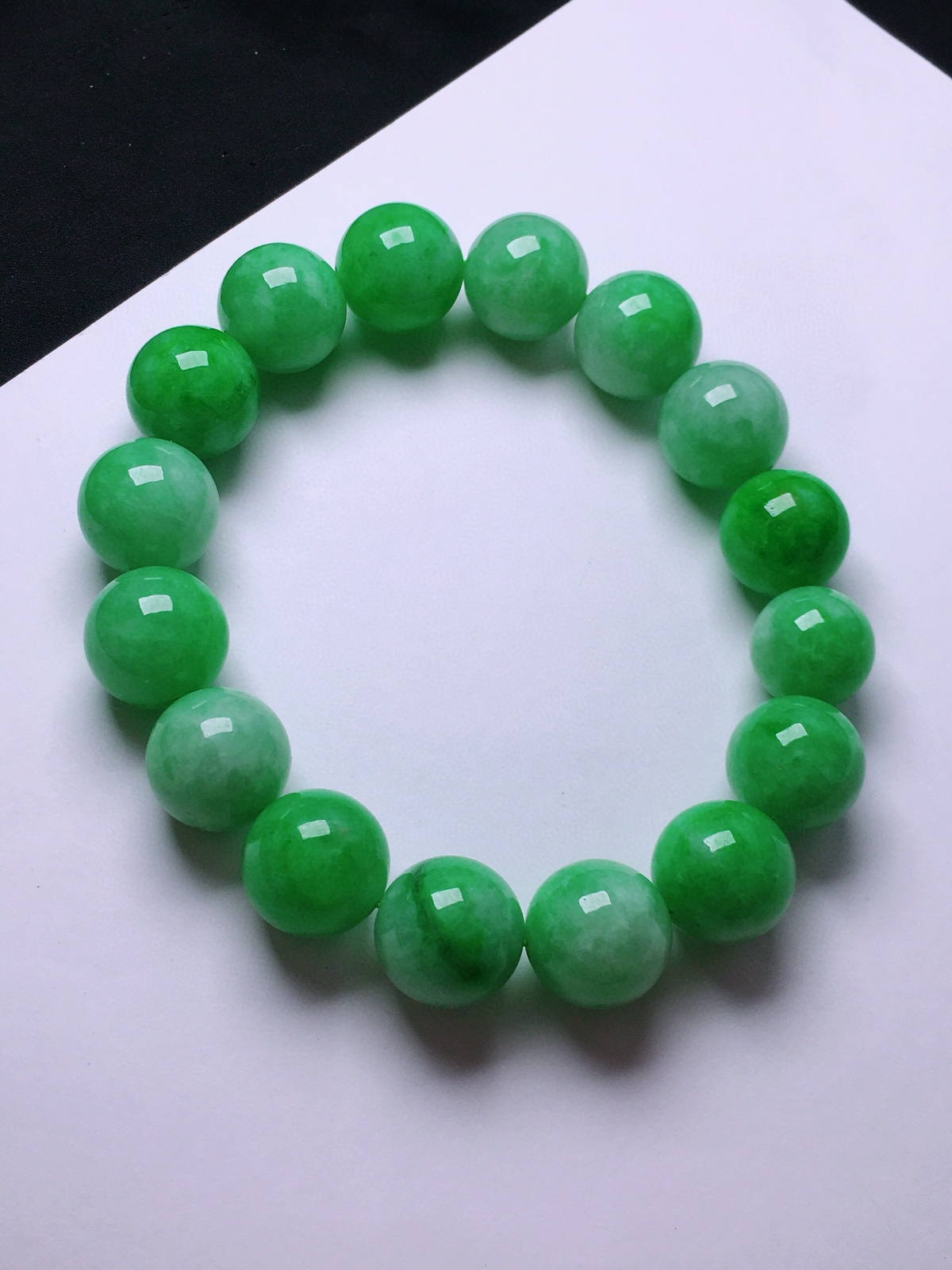 冰绿珠子手串，新颖时尚，品相好。