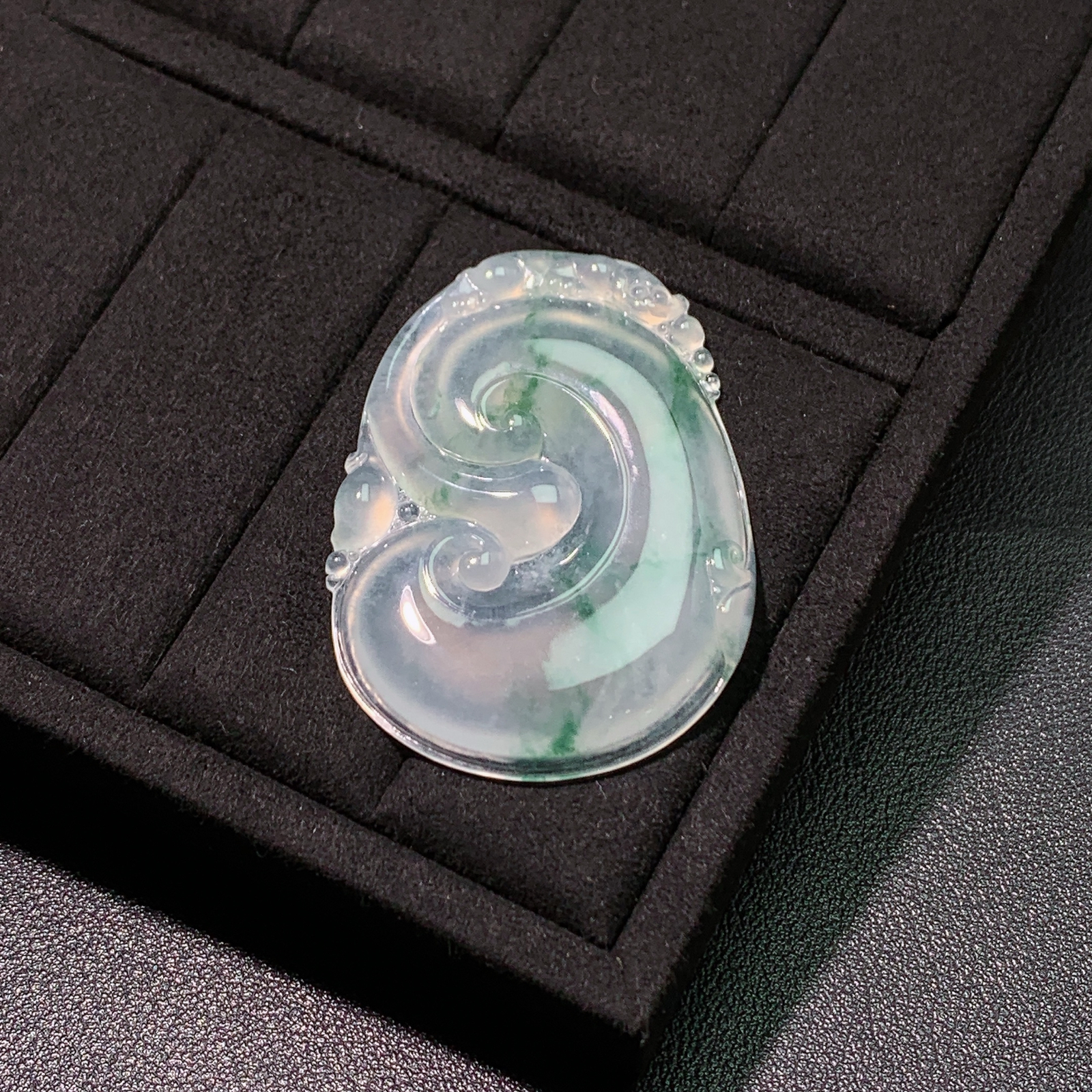 冰种飘花如意吊坠 尺寸53.7-39-5.4毫米