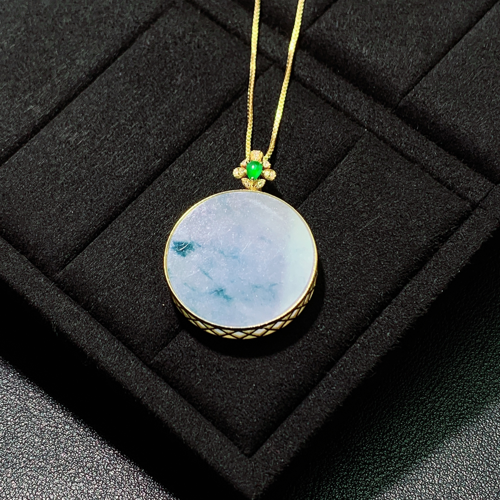 冰糯种飘紫圆牌吊坠 尺寸34.6-27-5.4毫米