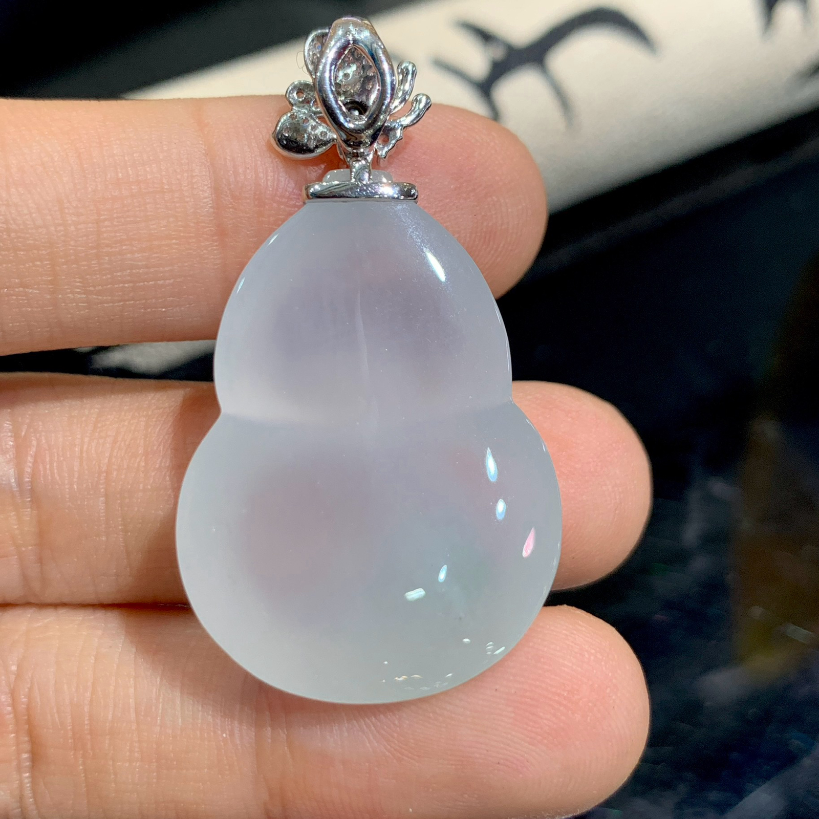 冰润葫芦吊坠 尺寸41.2-22.5-9.2毫米