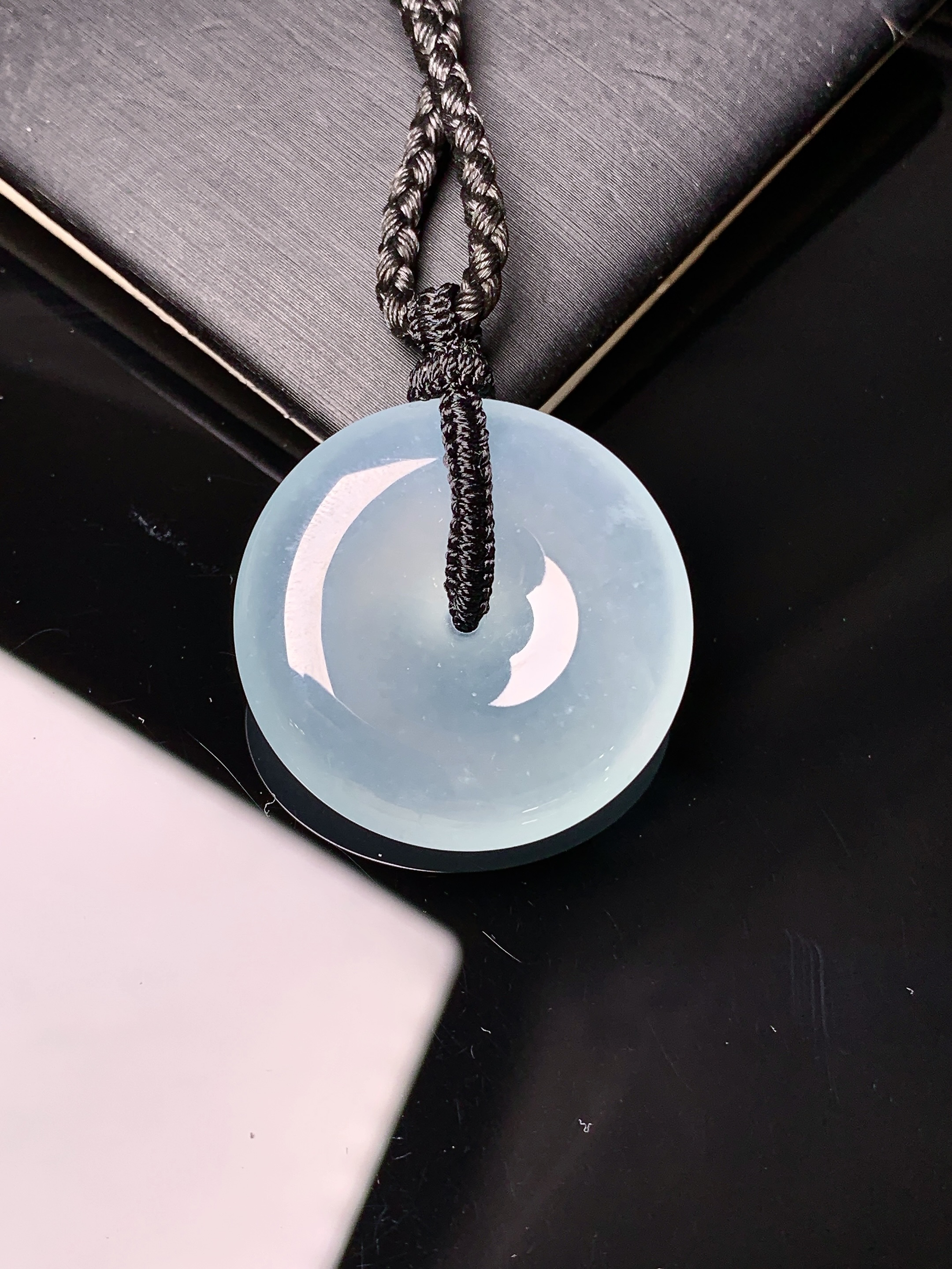 冰种平安扣吊坠 玉质细腻 色泽艳丽清新 水润亮眼 整体尺寸26.3*5.8x1