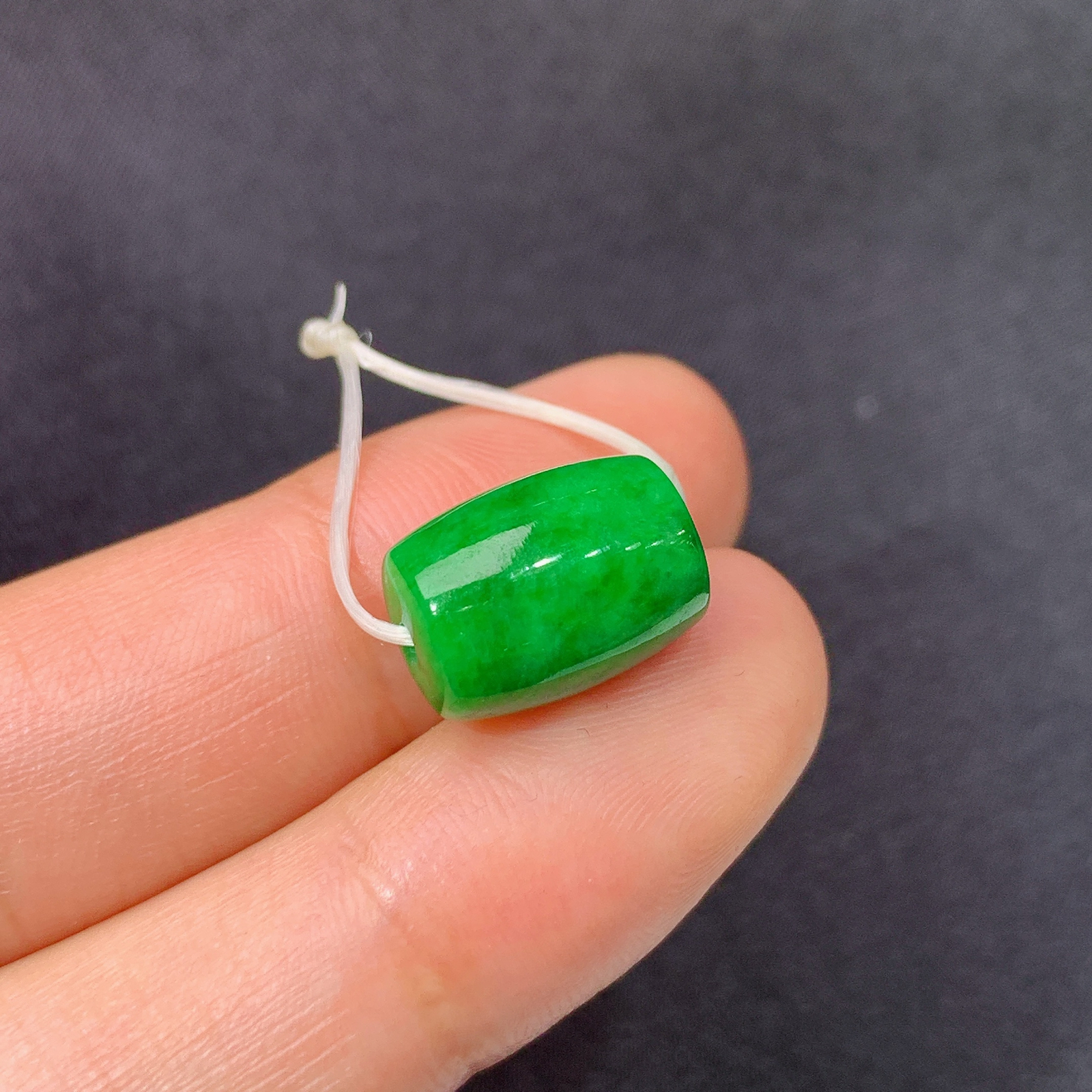 阳绿路路通，镶嵌佳品，冰润色阳，玉质细腻，种水足，Hon 尺寸12.3*9.2