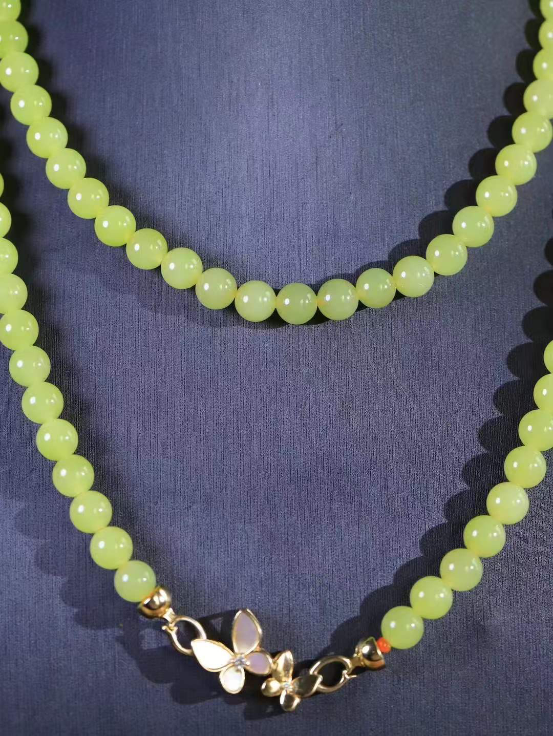 【珠圆玉润.项链】

精品和田玉黄口珠圆玉润项链 玉质细腻油润 饱满光滑 质朴无华，悠远简单，人心境界远，百世修炼深，心灵常驻善意持，觉悟人生百世修。重88.6克 尺寸取一8mm  FDL-22352022